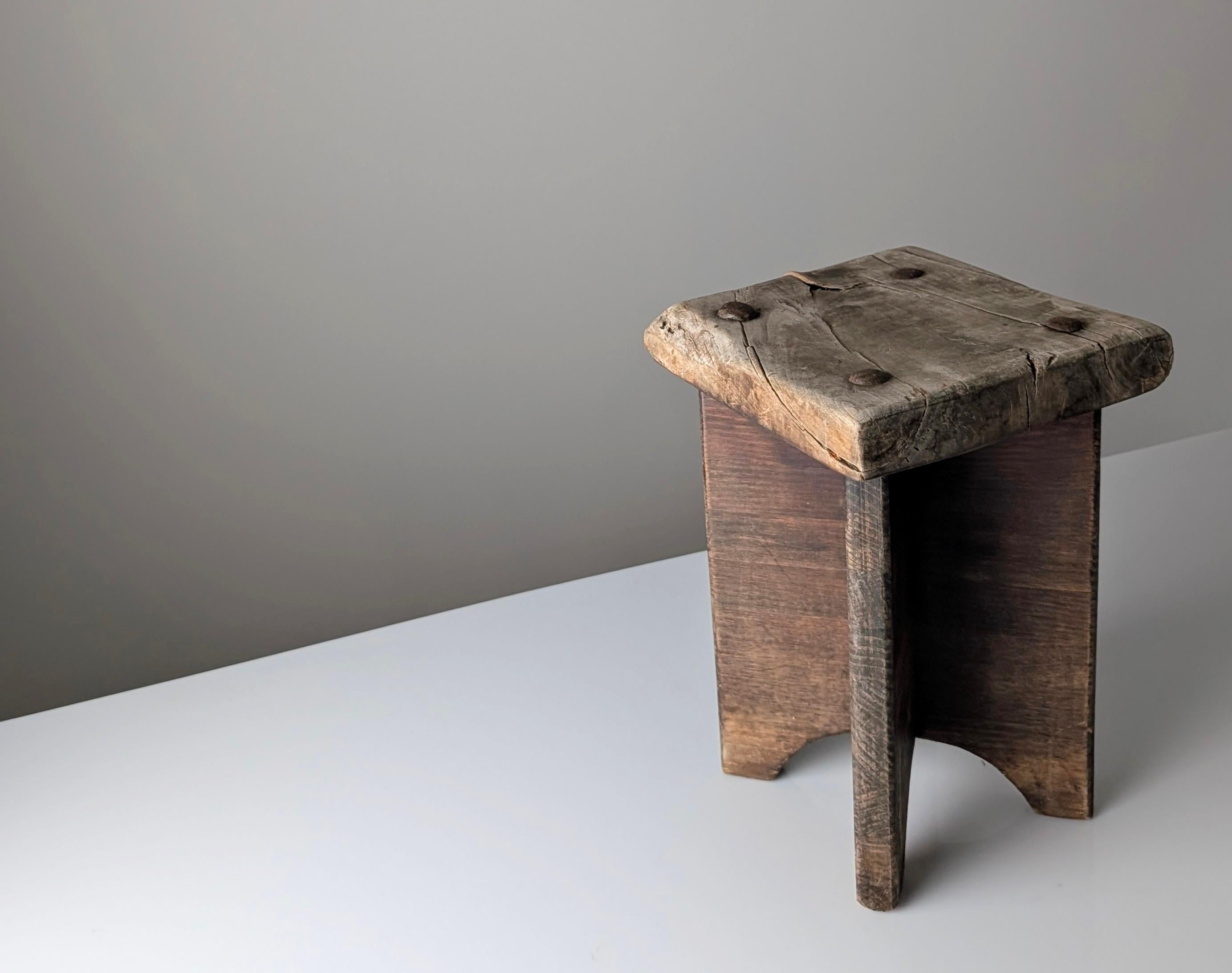 Spagnolo Sgabello in legno Wabi Sabi, 1800 in vendita