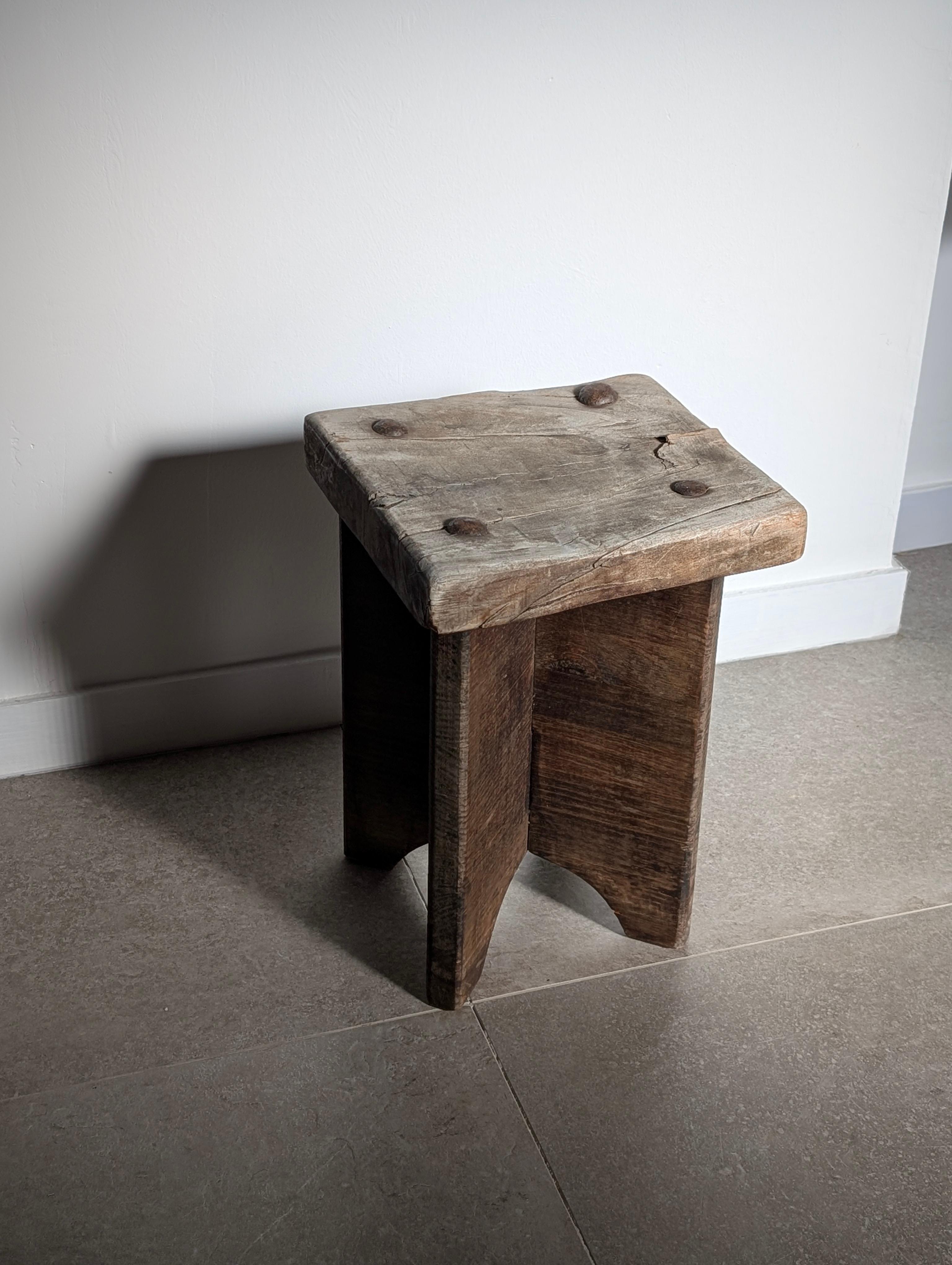 Ferro Sgabello in legno Wabi Sabi, 1800 in vendita