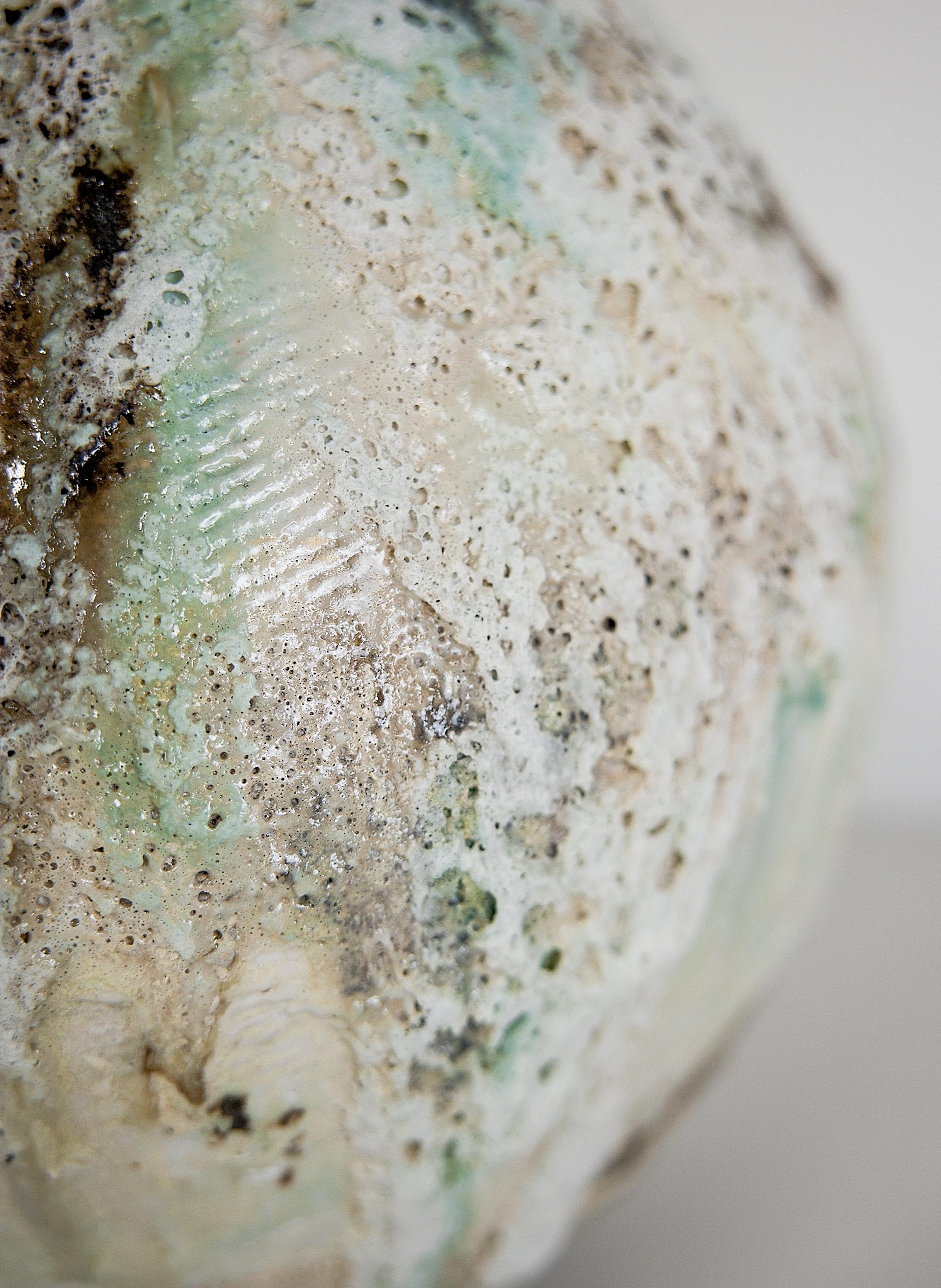 XXIe siècle et contemporain Wabi Sabi Woodland Series Moon Vase II Bold Centerpiece en vente