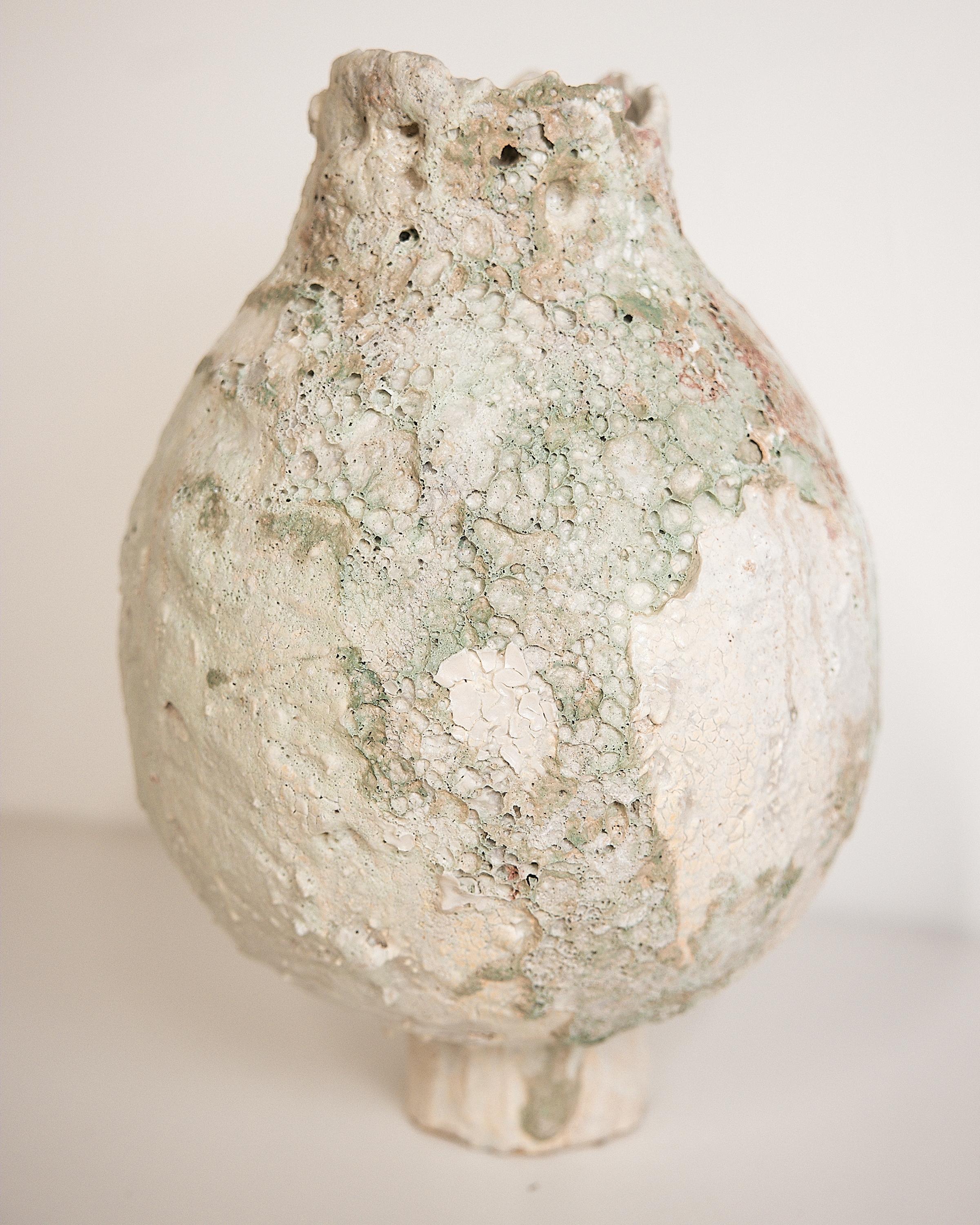 SÉRIE BOISÉE 

Vase lune 17x13  pouces de large

Un mélange de tradition et de modernité organique avec ce pot Large Moon  forme avec texture et plusieurs couches de glaçures personnalisées. argile brute, oxydes, glaçure volcanique
TEST DE SÉCURITÉ