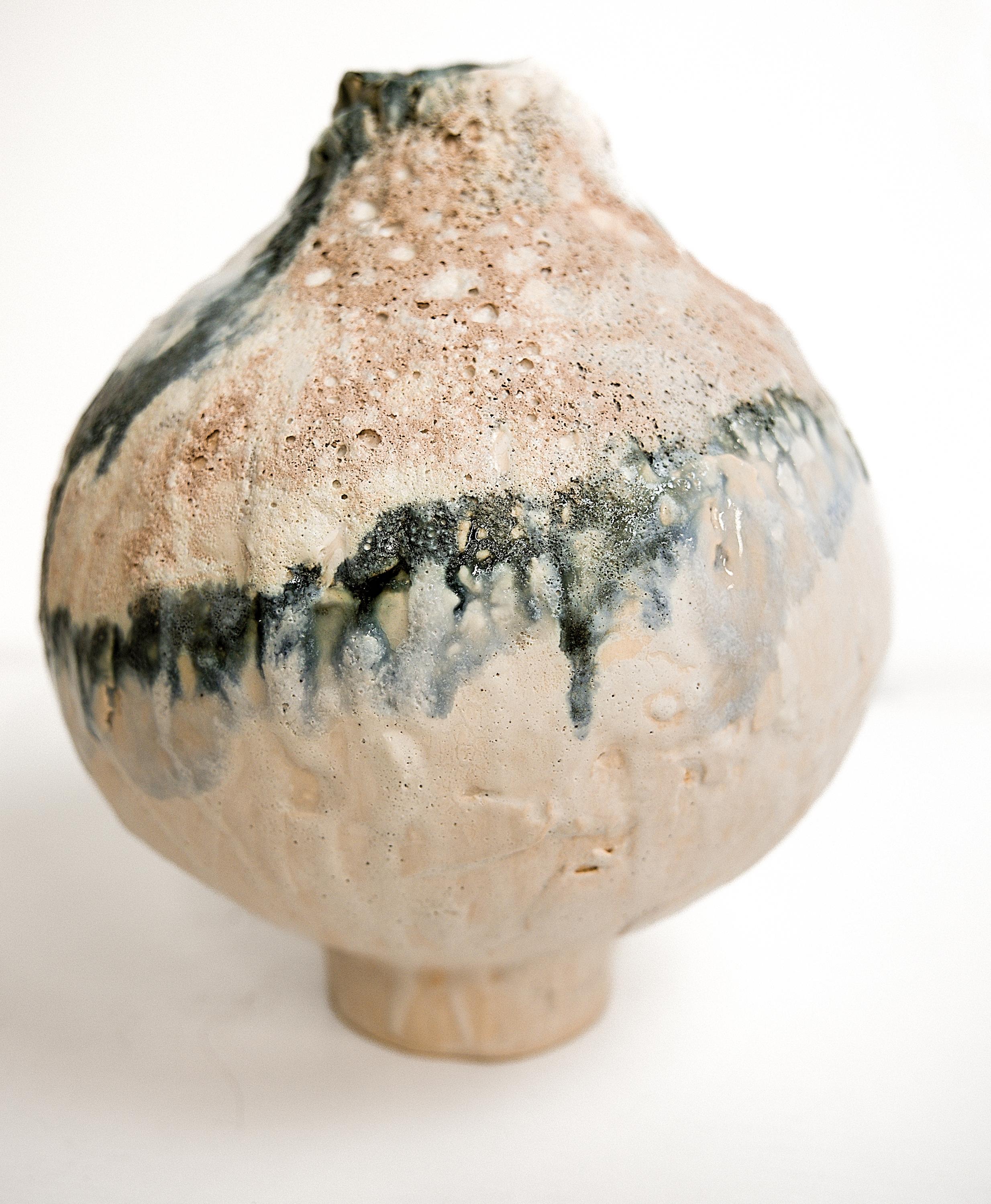 Vase Lune de la série Woodland de Wabi Sabi Neuf - En vente à Van Nuys, CA