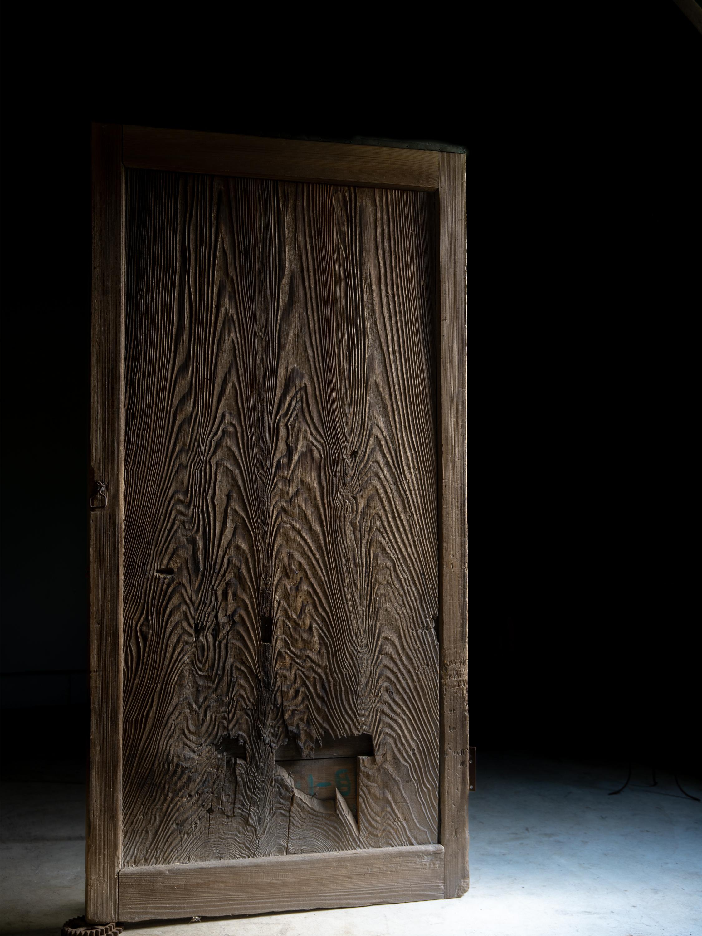 wabi sabi Yoshino Puerta de cedro japonés Puerta exterior rústica de jardín Años 1870-1920 Carpintería en venta