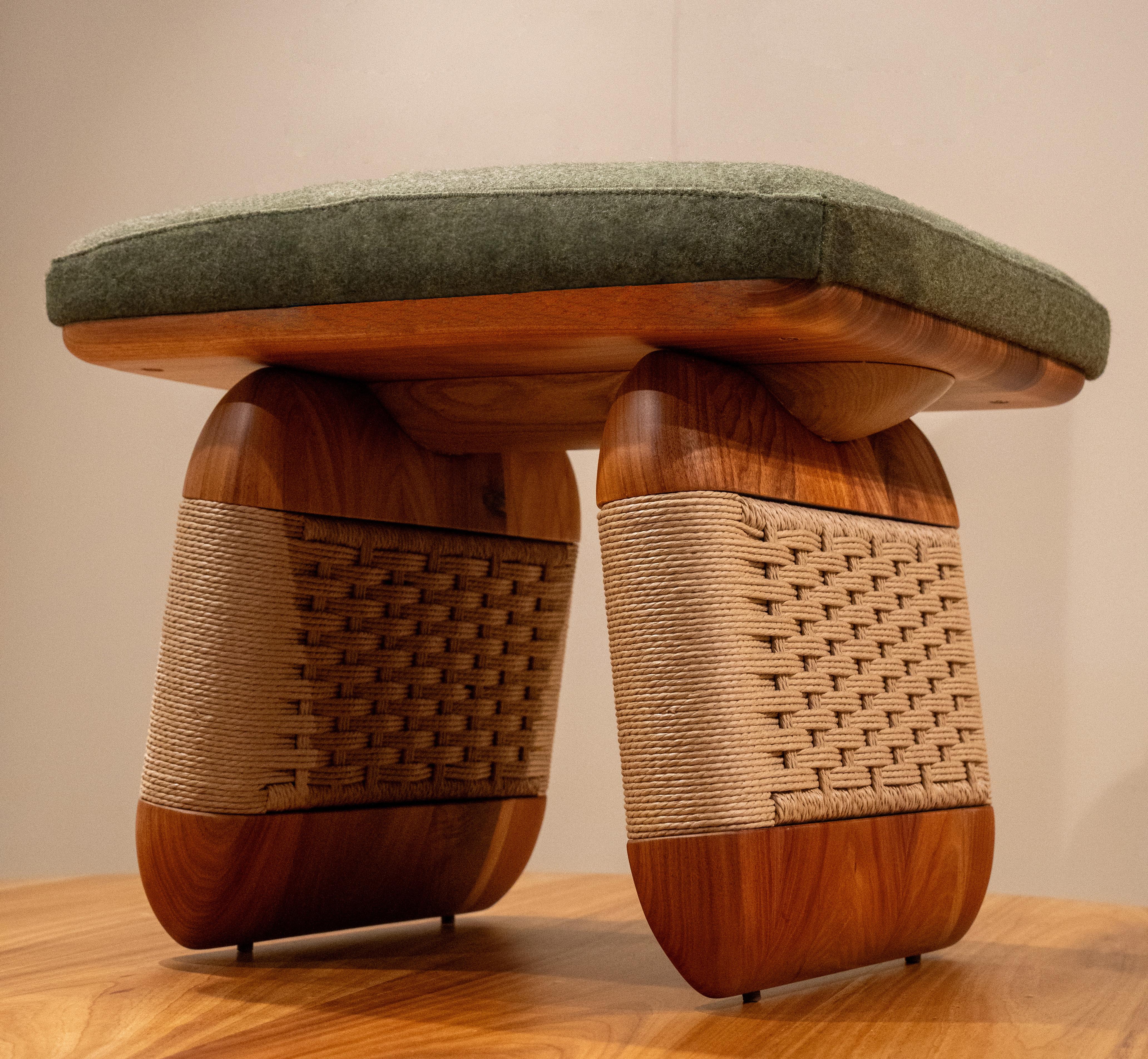 Tabouret Wabi en bois massif avec accents de chêne et corde danoise tissée à la main, fait au Portugal

Le tabouret Wabi est une pièce fabriquée à la main qui allie élégance tranquille et richesse tactile. Sa structure en bois massif est rehaussée