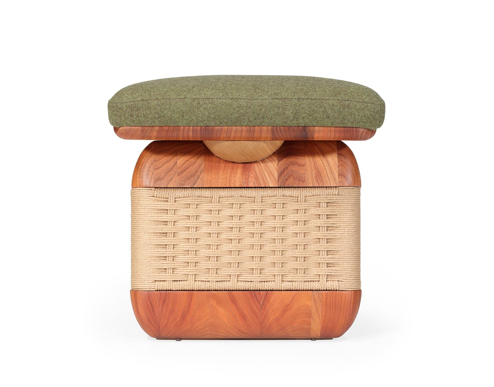 Moderne Tabouret Wabi en bois massif avec accents de chêne et cordon danois tissé à la main en vente