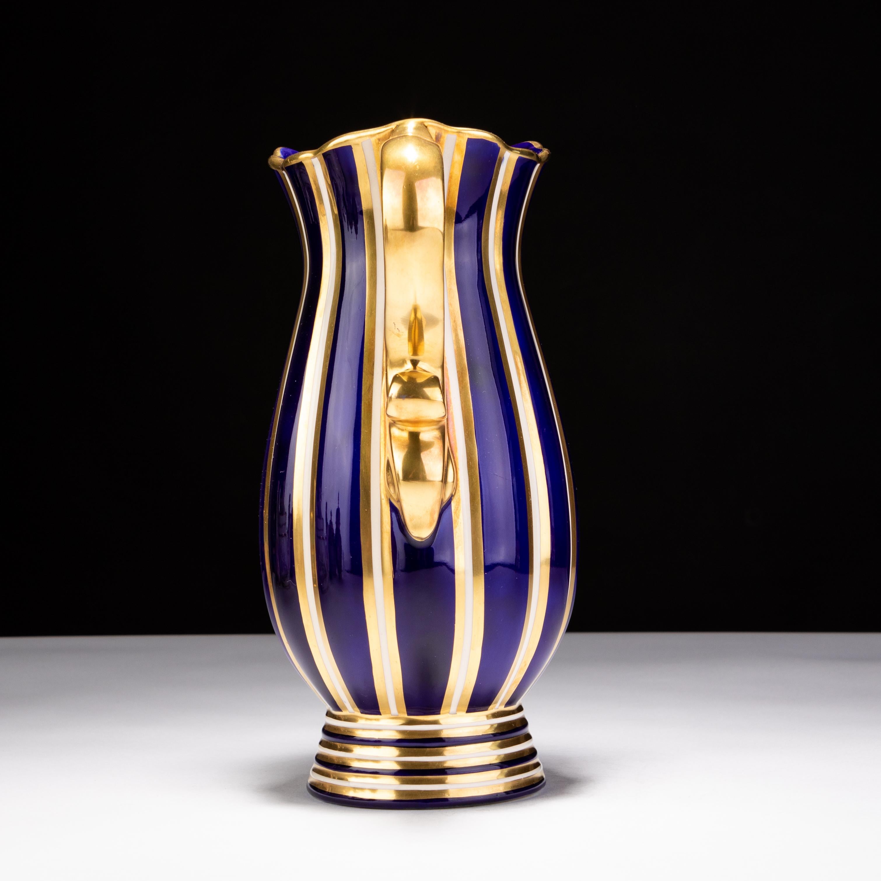 Wade Empress Cobalt 24KT Gold Porcelain Pitcher Jug, marked on base.
Very good condition
From a private collection
Free international shipping