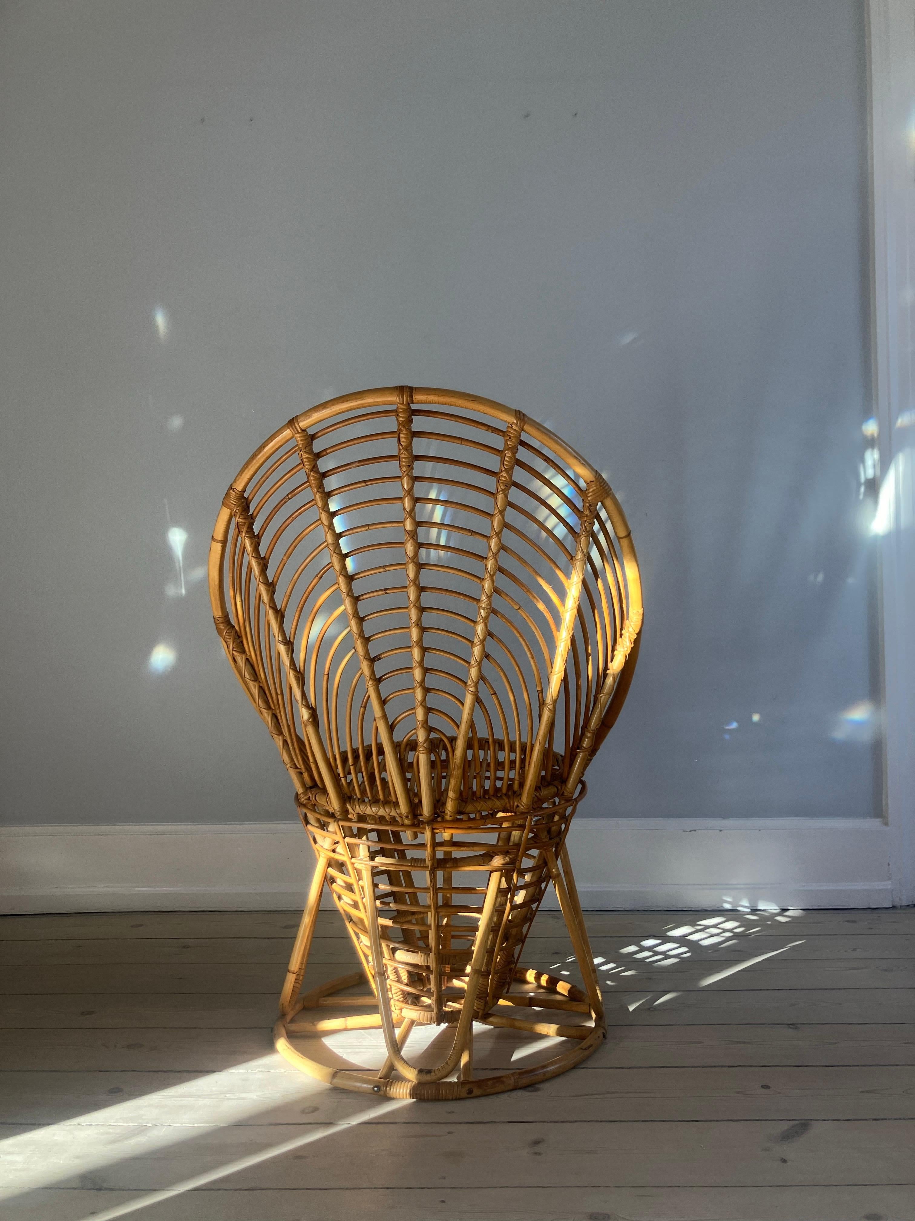 Sedia da salotto in vimini e rattan a forma di waffle in vendita 4