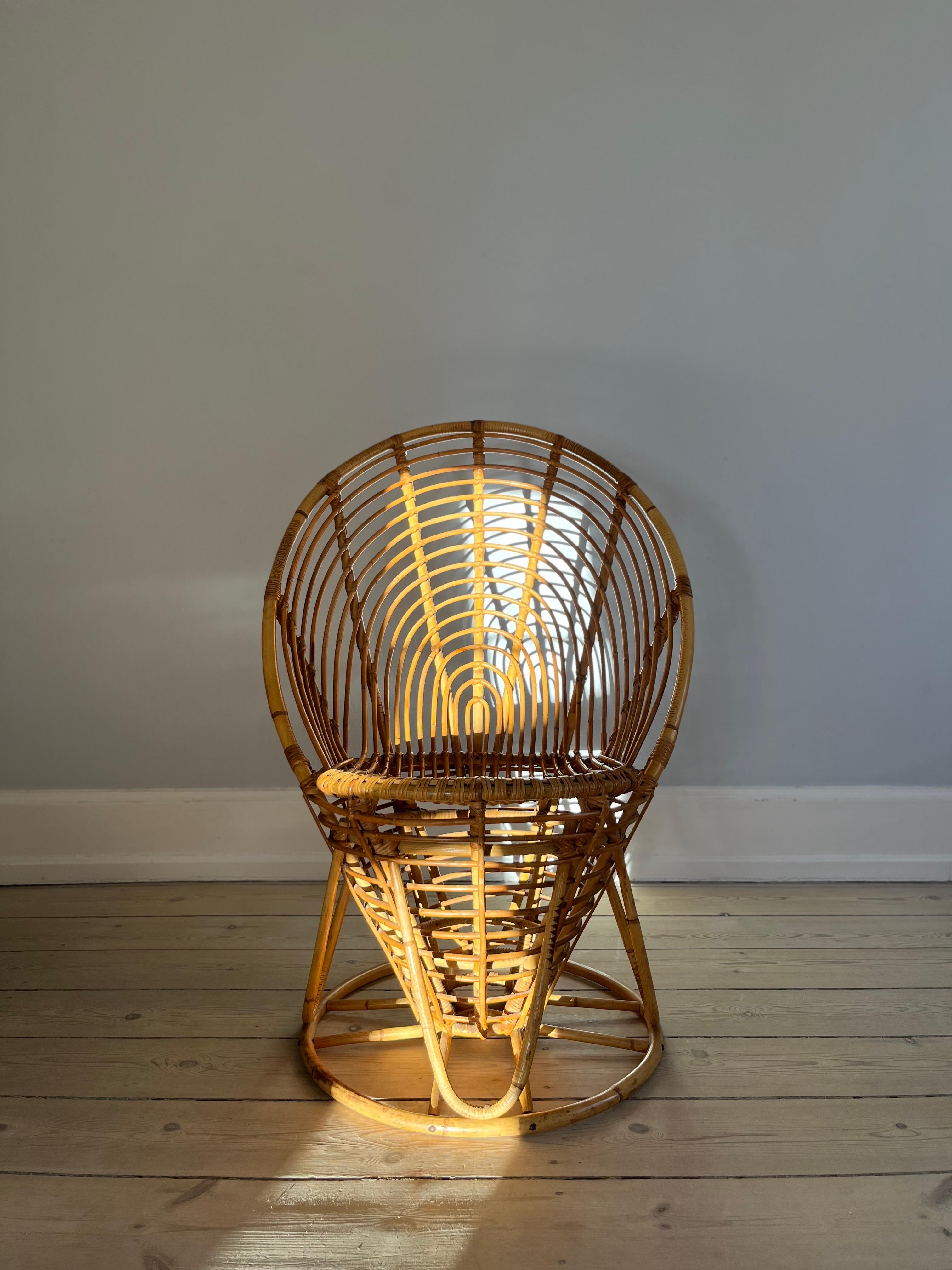 Sedia da salotto in vimini e rattan a forma di waffle in vendita 2