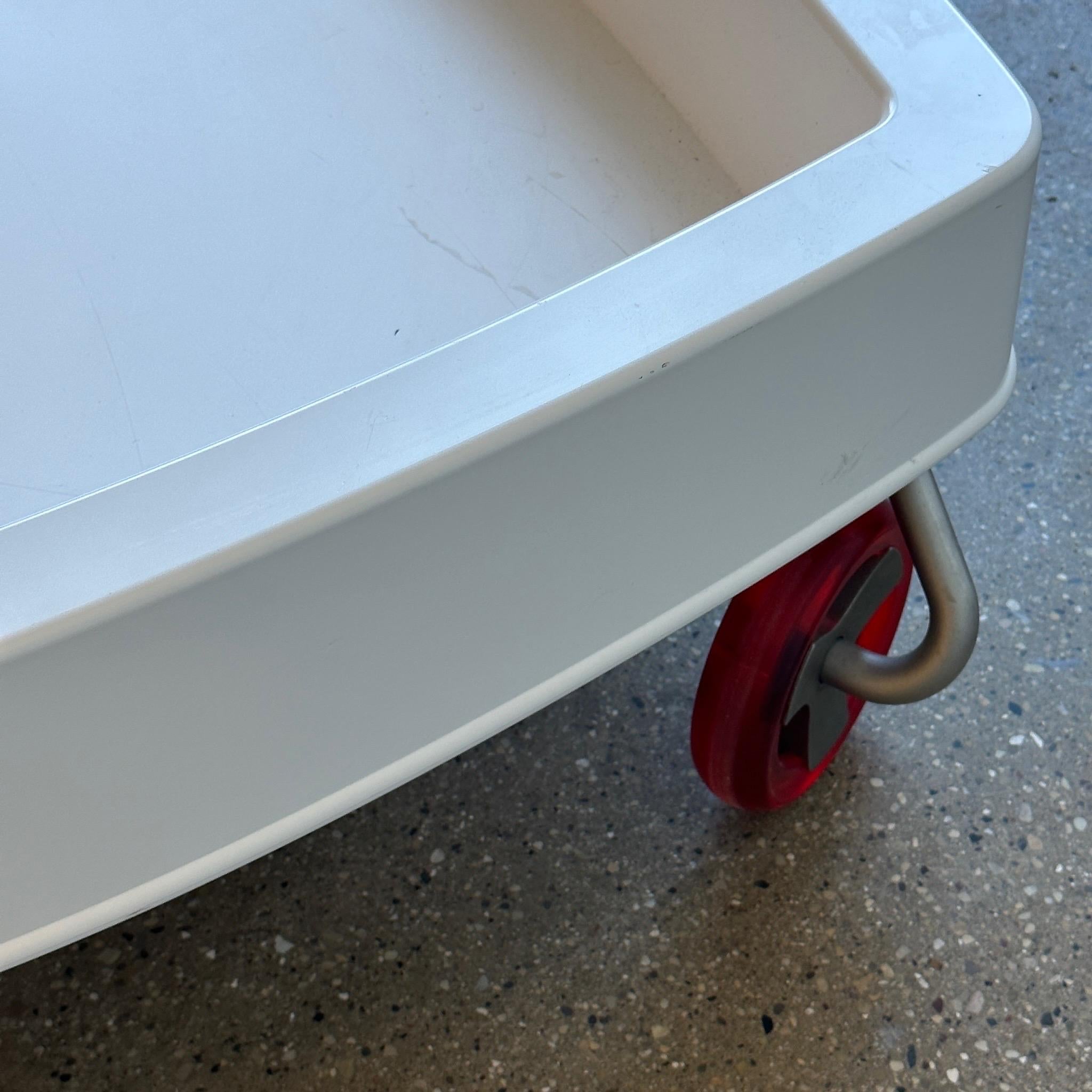 Table basse Wagon de Michael Young pour Magis Bon état - En vente à Chicago, IL