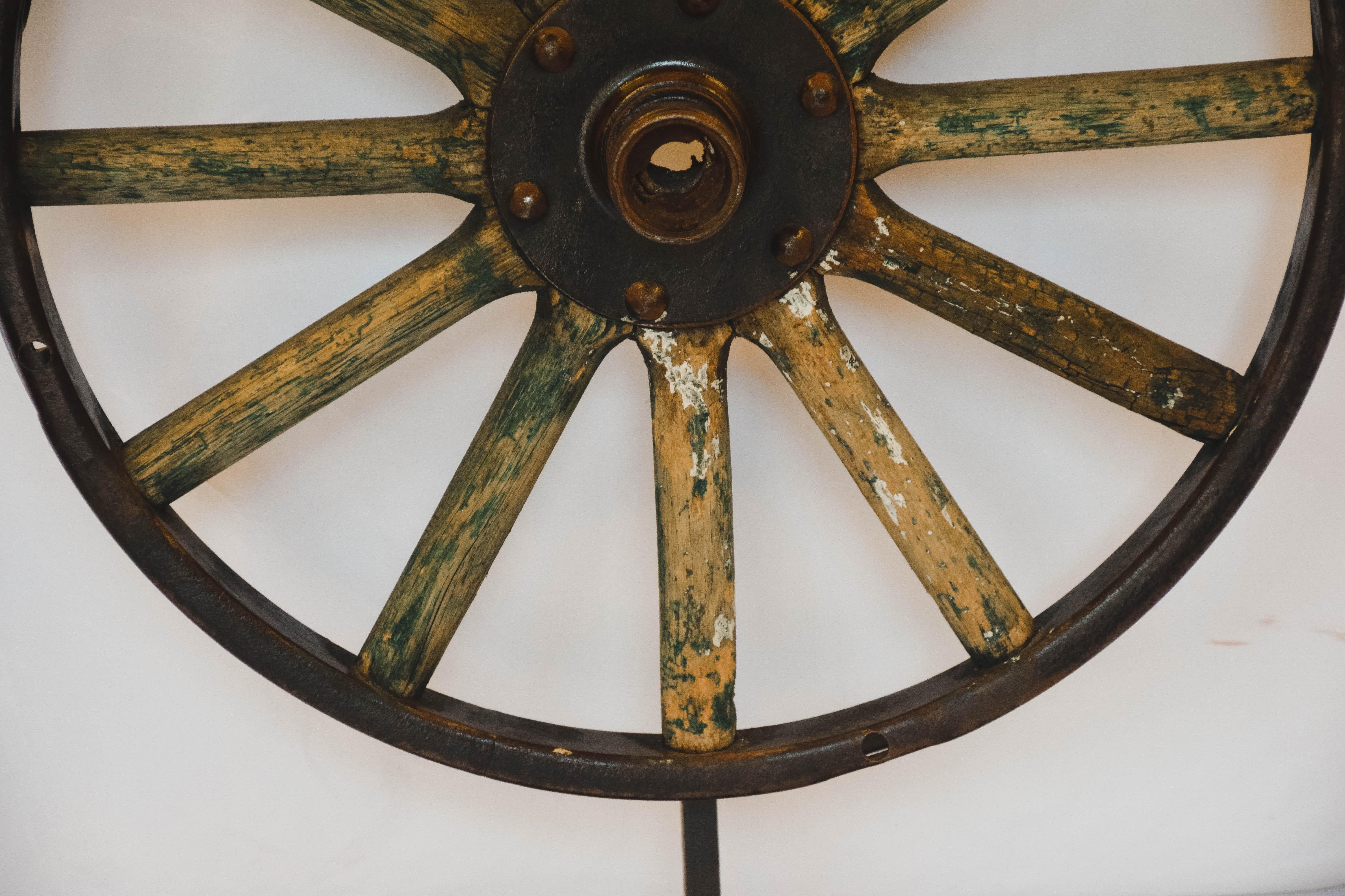 wagon wheel stand
