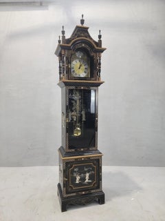 Relojes Wai Hing Co. Reloj de pie alemán Tempus Fugit de laca Chinoiserie