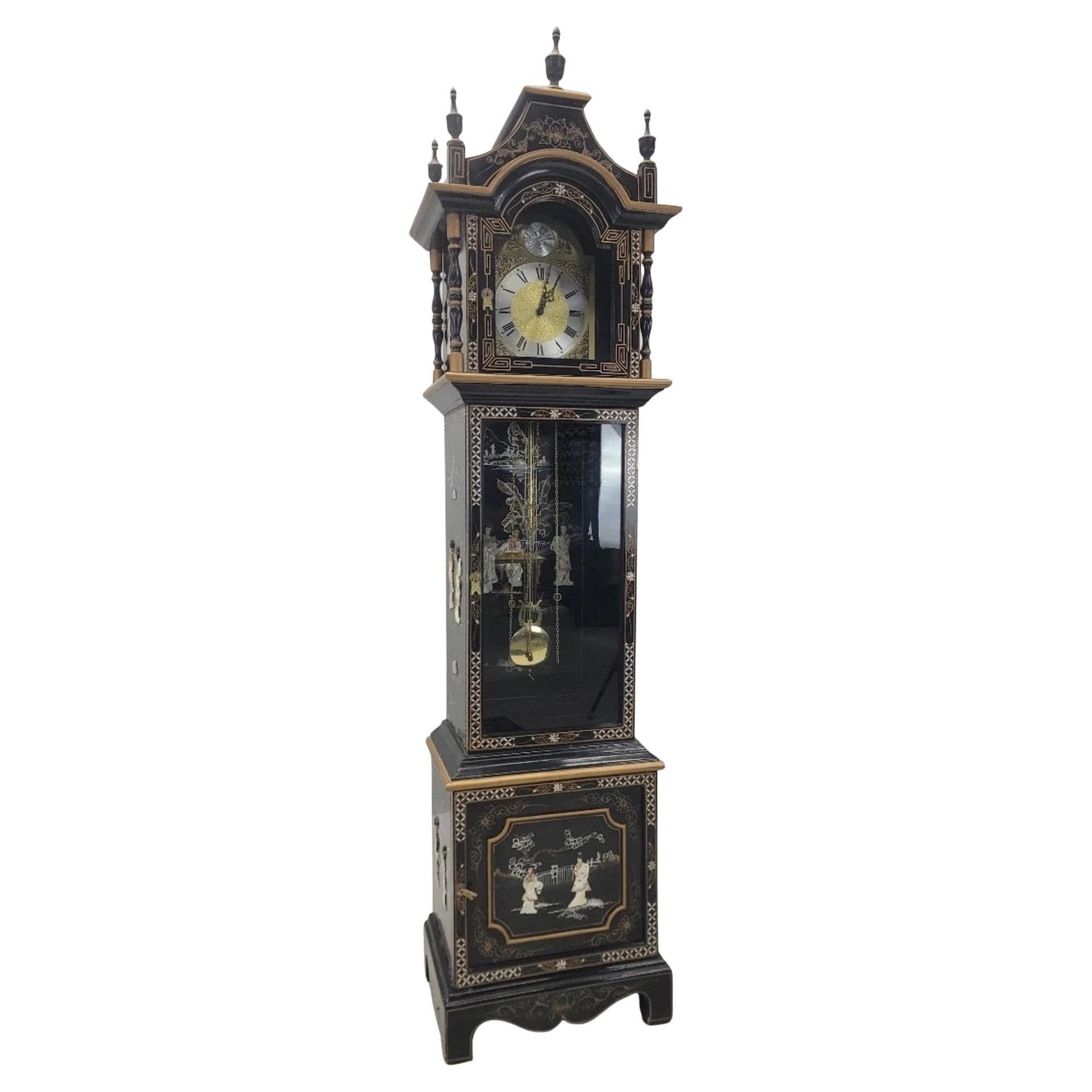 Wai Hing Clocks Co. Chinoiserie-Lackierte deutsche Tempus Fugit-Grandfather-Uhr