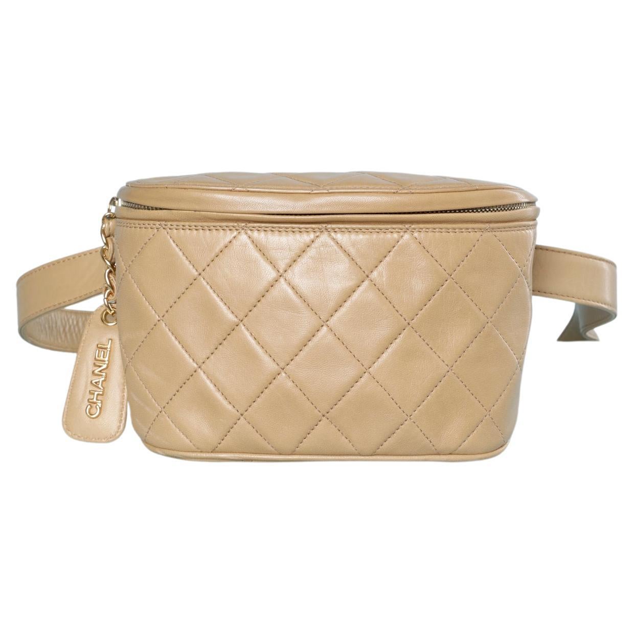 Waist bag in beige padded leather ( numbered) Chanel 