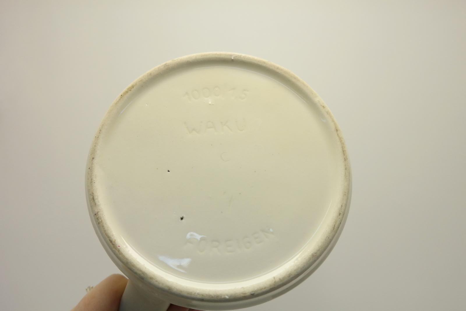 Waku Foreigen Teapot with Aluminum Thermal Hood and Styrofoam Inside 2