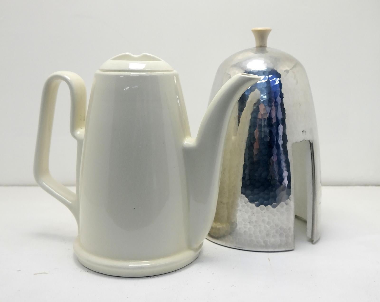Waku Foreigen Teapot with Aluminum Thermal Hood and Styrofoam Inside In Good Condition In Budapest, HU