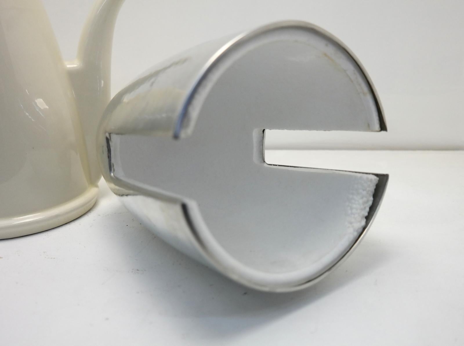Waku Foreigen Teapot with Aluminum Thermal Hood and Styrofoam Inside 1