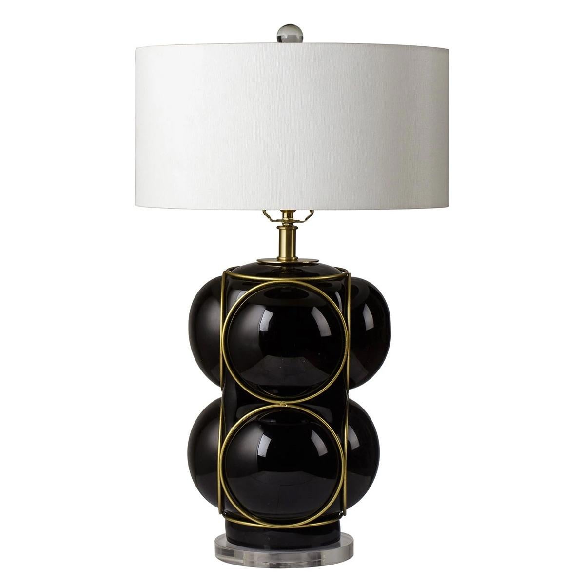 Table lamp walberg black with black glass base with
brass trims. On plexiglass round base. 1 bulb, lamp
holder type E27, max 40 watt. 220 Volt. Bulb not included.
Including a white coton shade.
