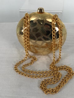 Walborg - Sac à poignée avec motif girafe en métal doré embossé sur le côté, années 1970