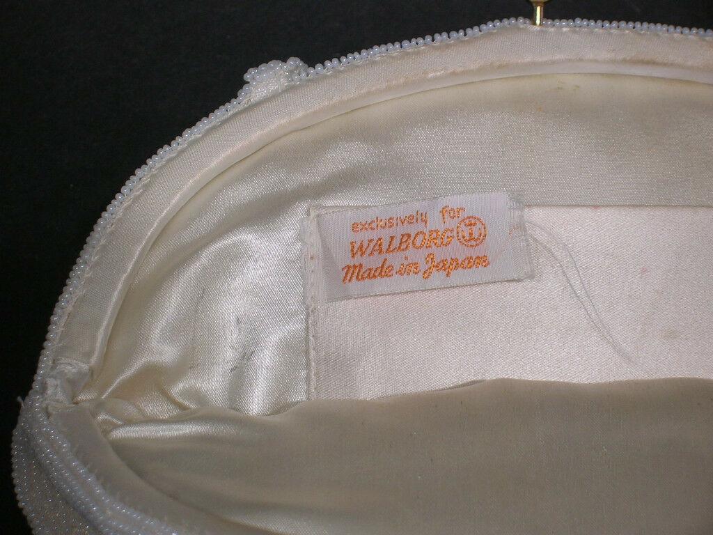 WALBORG - Vintage Beaded Handbag - Rhinestone Closure - Japan - Circa 1960's In Good Condition For Sale In Chatham, ON