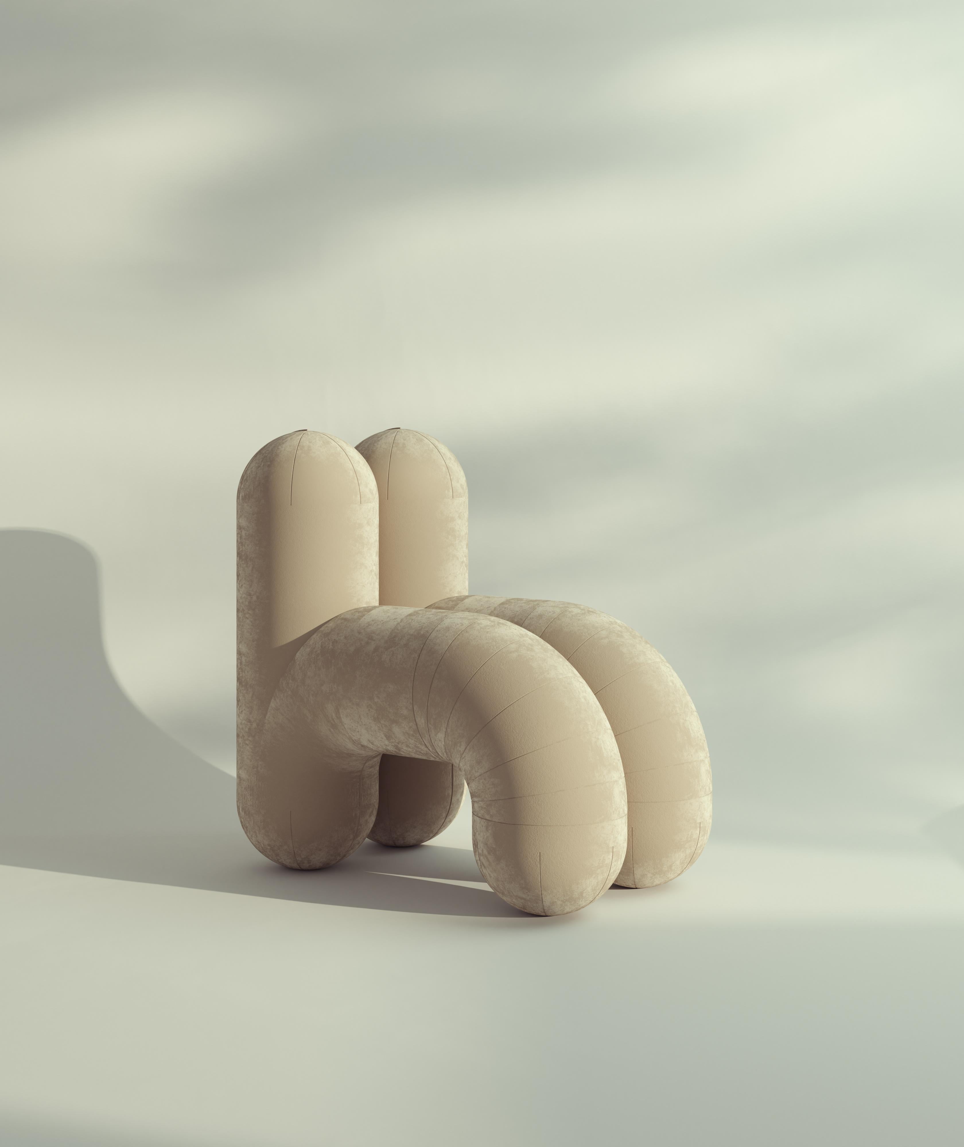 Sedia Waldo di Pietro Franceschini
Materiali: Velluto Mohair
Dimensioni: L 60 x L 94 x H 57-93 cm

Progettata durante un momento di creatività nella rilassata Riviera Ligure italiana, la nostra nuova collezione Urania porta con sé la giocosità e