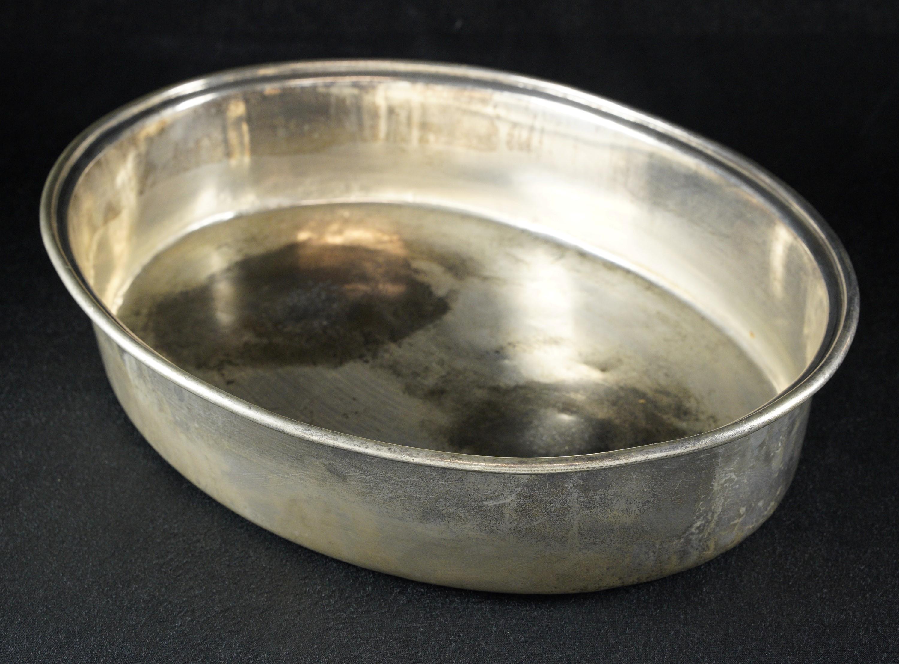 Waldorf Astoria Hotel Silver Plated Brass Oval Buffet Bowl In Good Condition In New York, NY