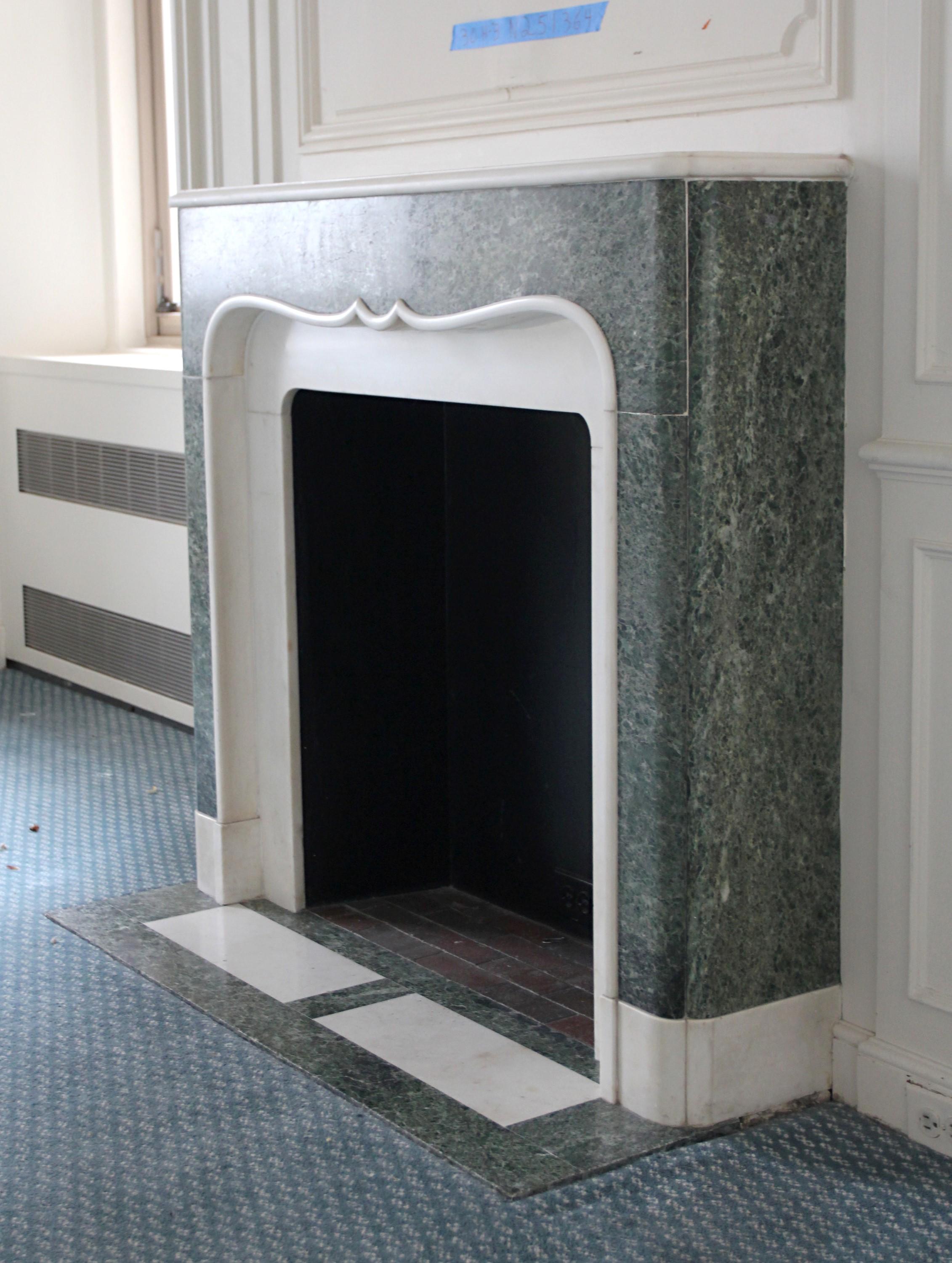 20th Century Waldorf Astoria Hotel Towers Green White Marble Mantel For Sale