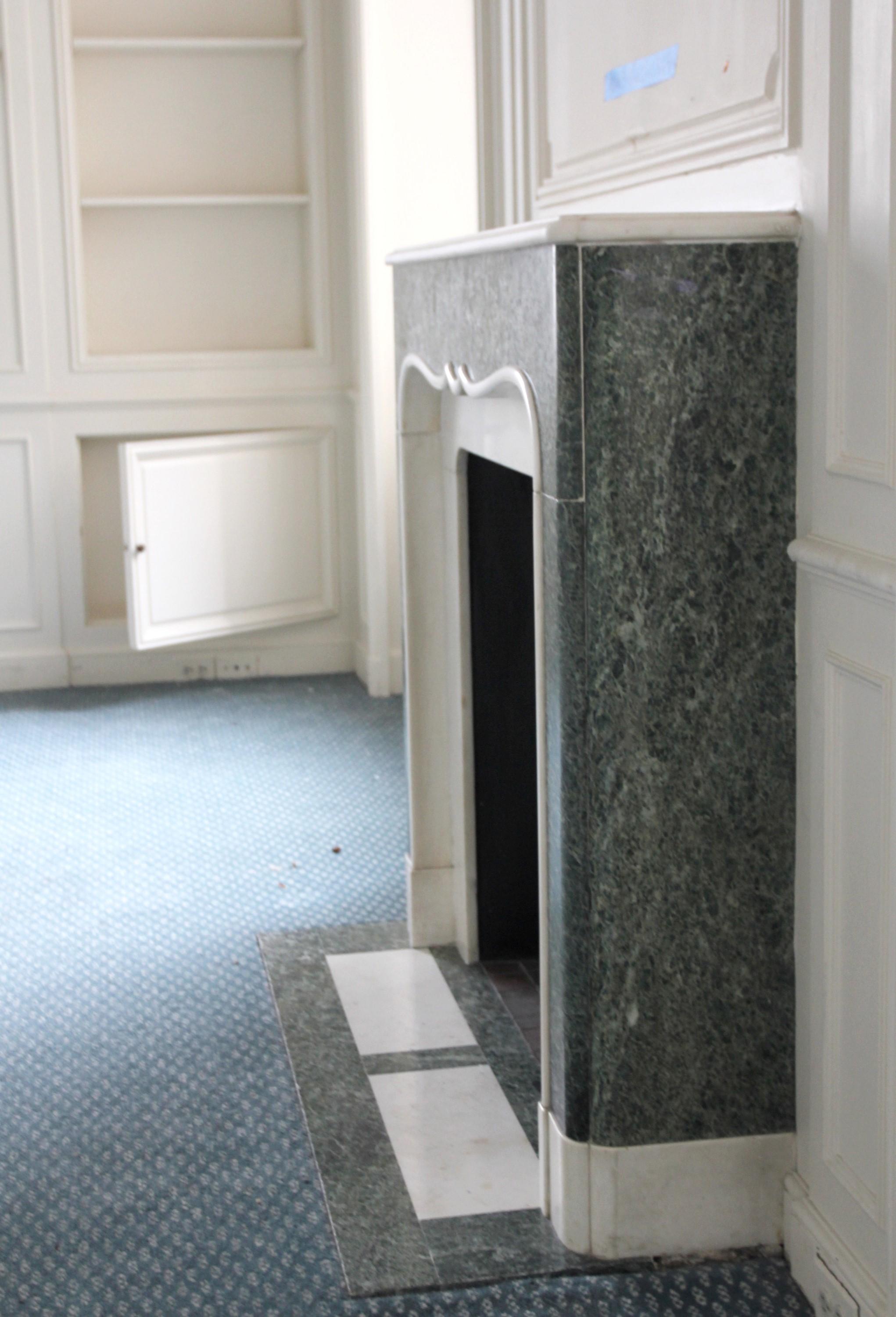 Marbre Cheminée tours en marbre vert et blanc de l'hôtel Waldorf Astoria en vente