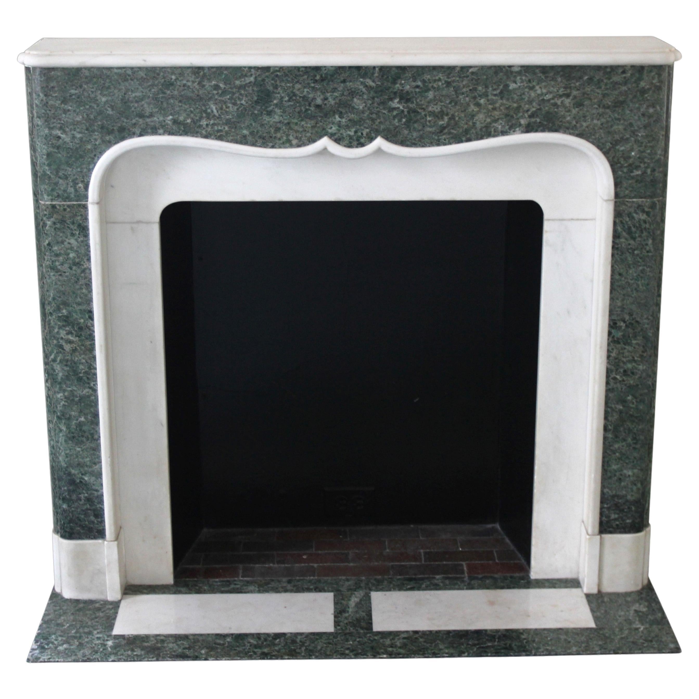 Waldorf Astoria Hotel Towers Green White Marble Mantel For Sale