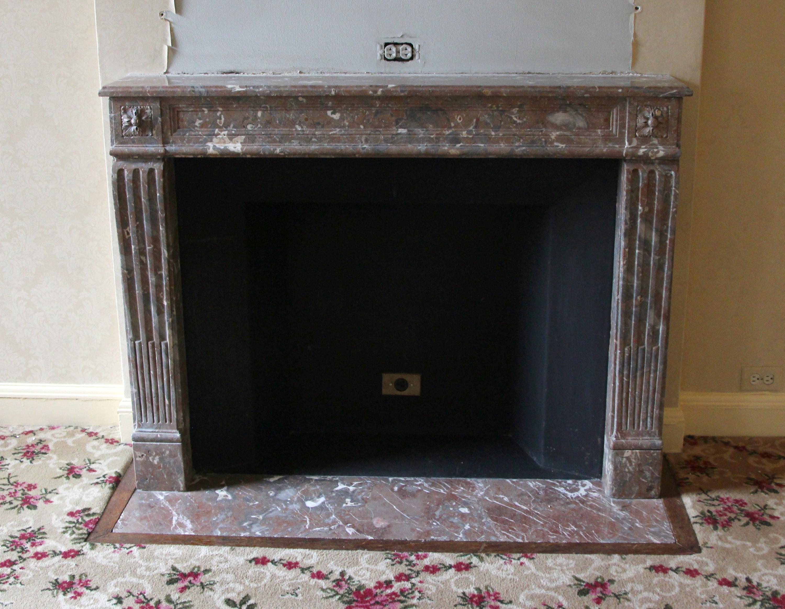 Waldorf Astoria Louis XVI French Regency Marble Mantel In Good Condition For Sale In New York, NY