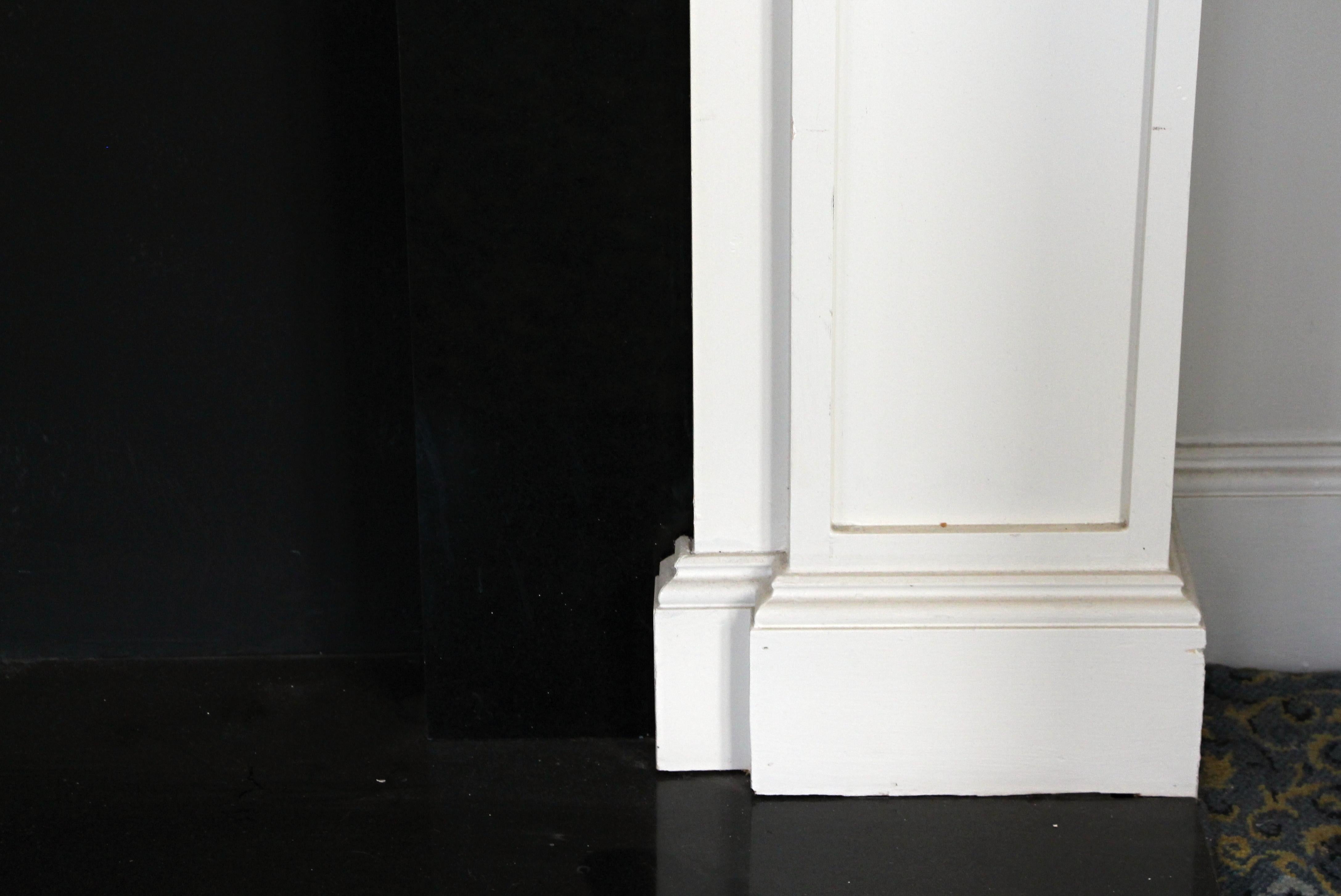 Cheminée fédérale de Waldorf Astoria Morgan Suite en bois blanc en vente 5