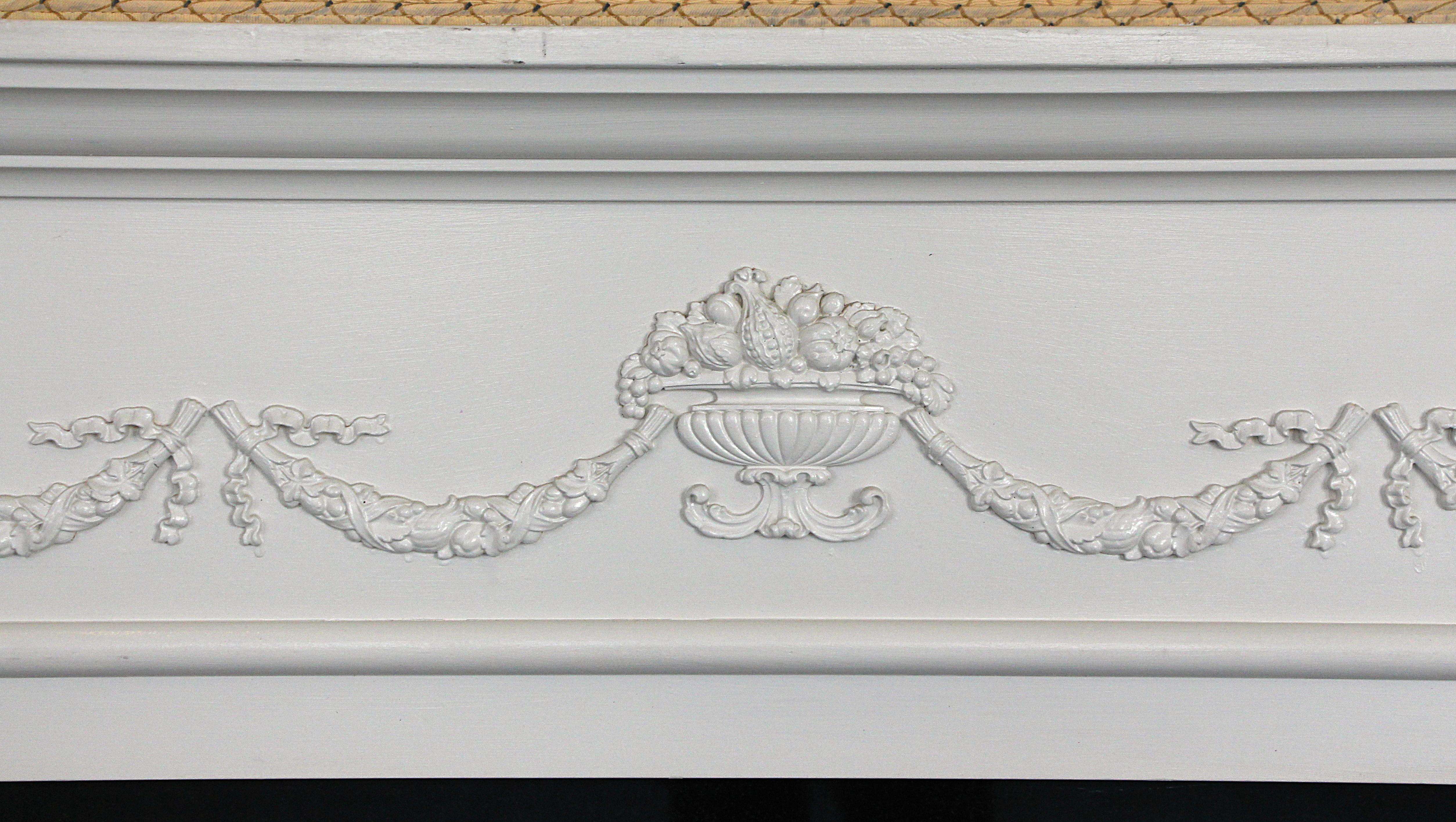 Cheminée fédérale de Waldorf Astoria Morgan Suite en bois blanc en vente 2