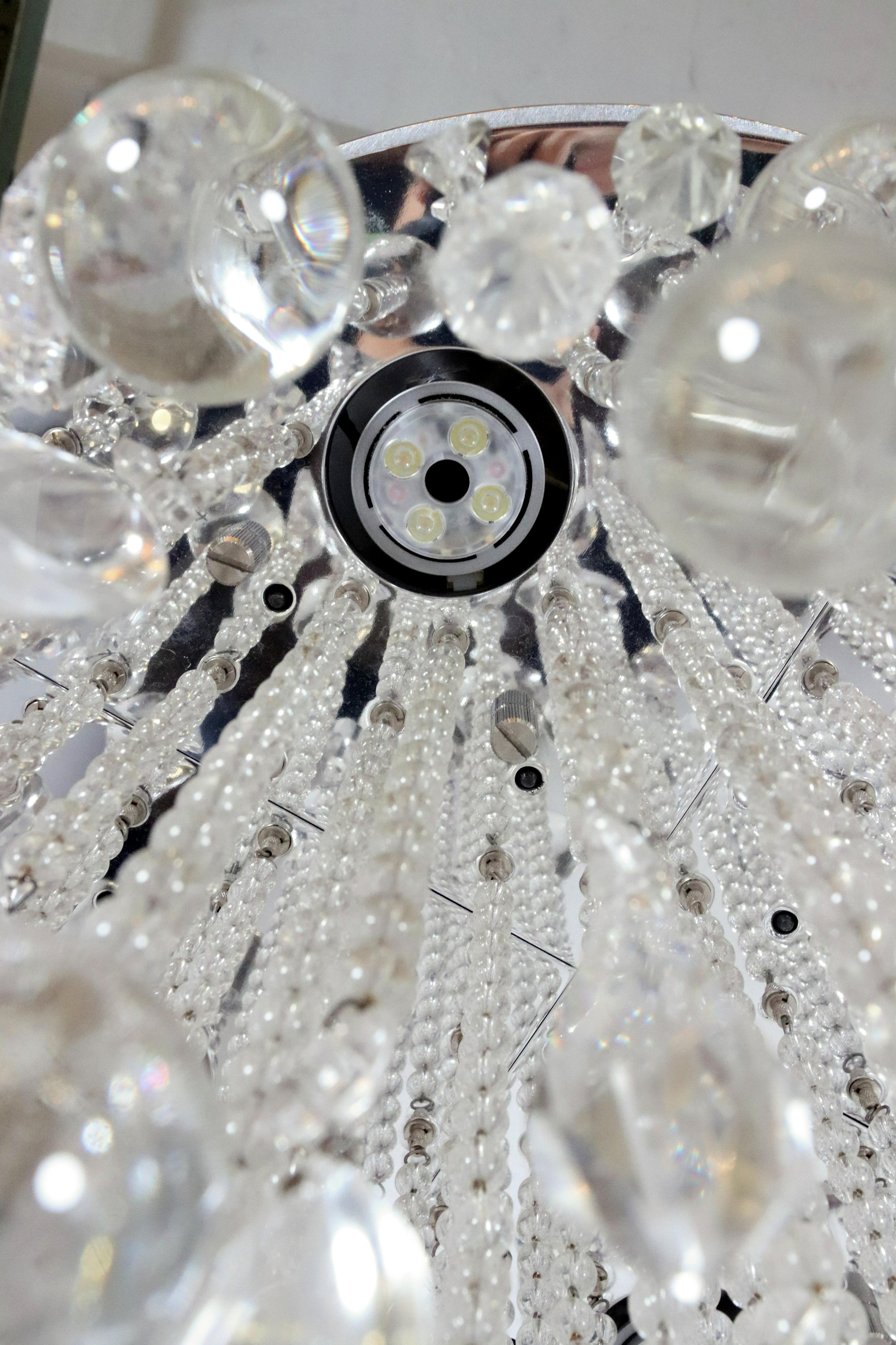 Lustre Waldorf Astoria à cristaux ronds en nickel satiné en vente 1