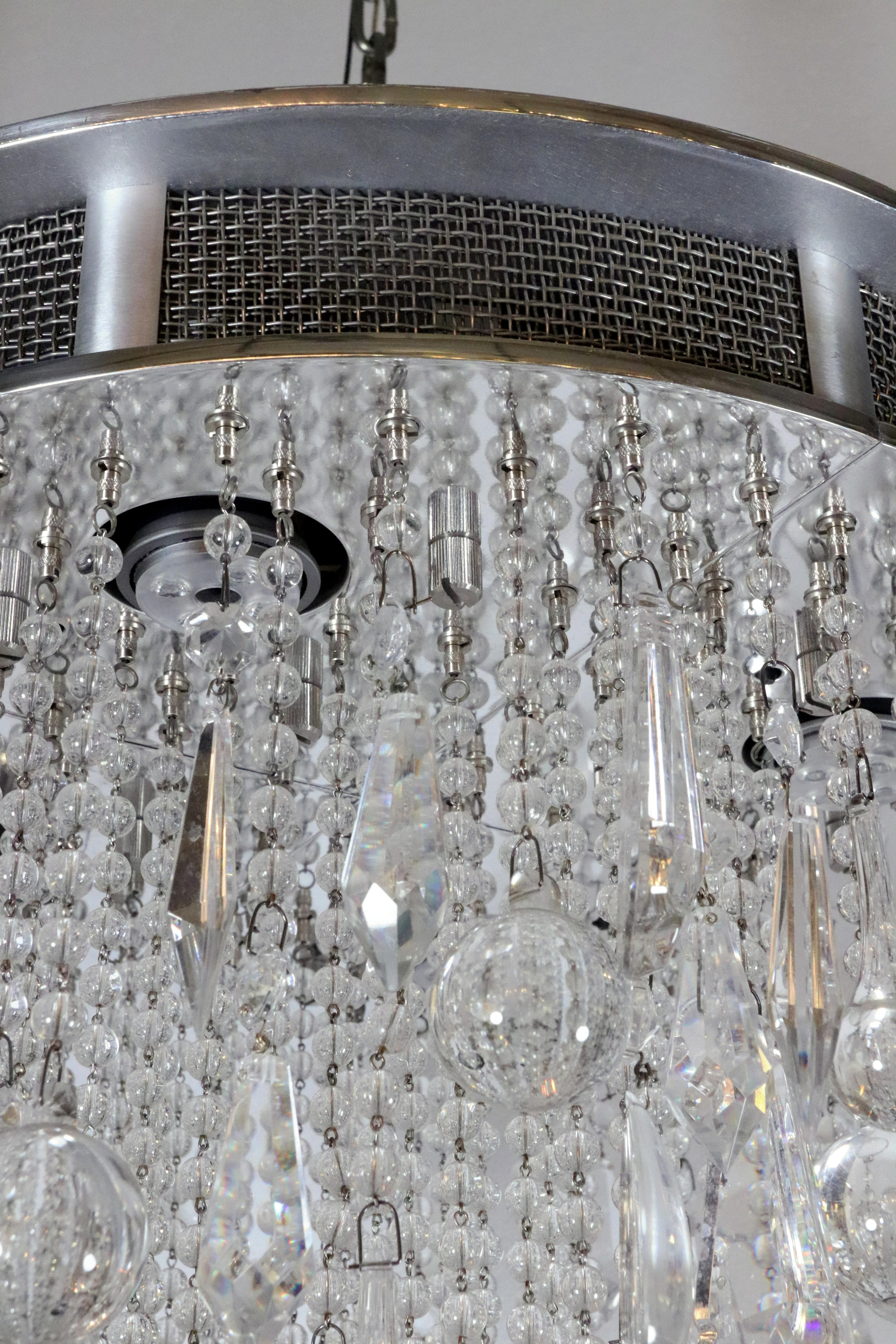 Lustre Waldorf Astoria à cristaux ronds en nickel satiné en vente 2