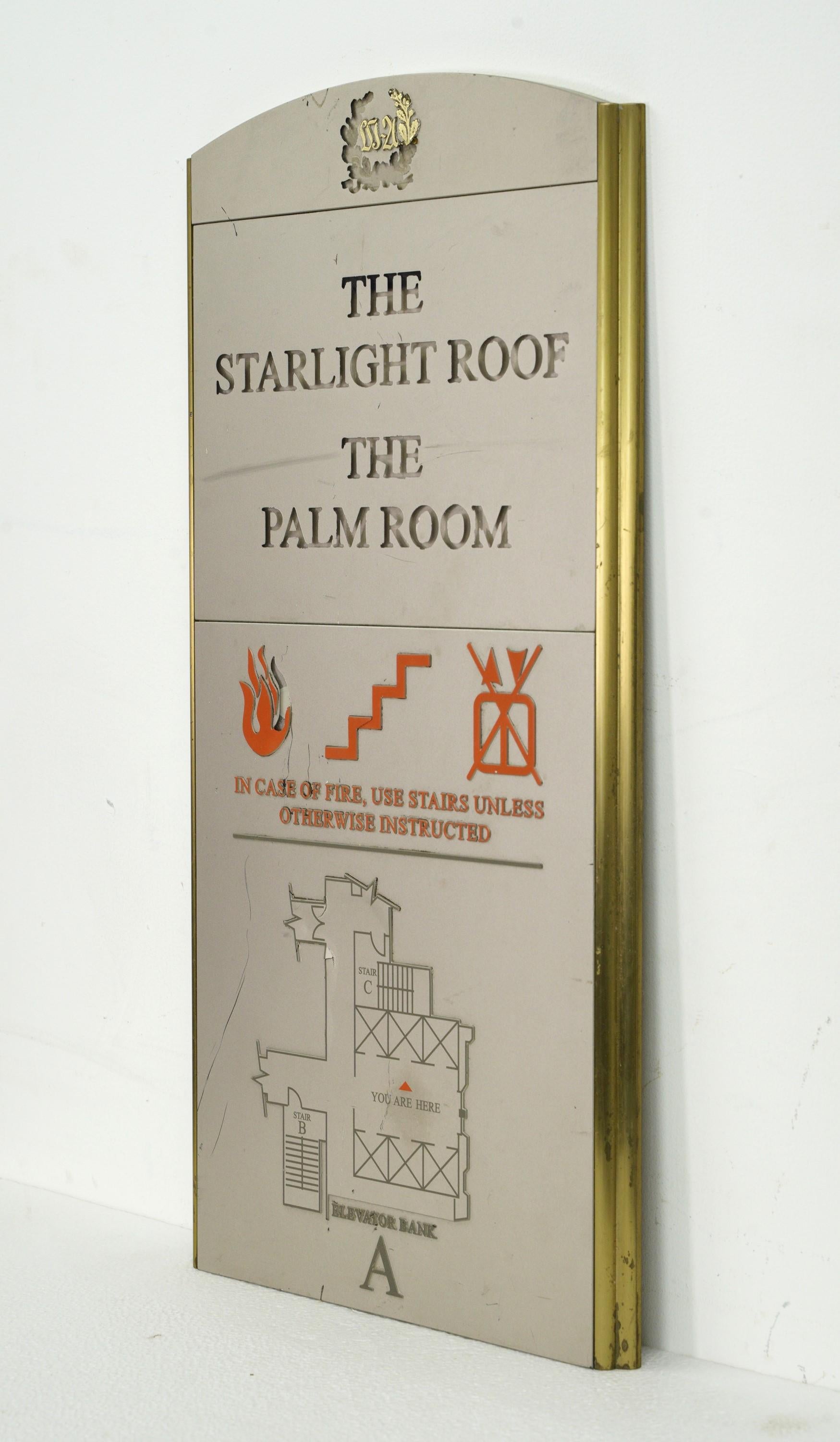 Panneau de sécurité de la cour d'incendie Waldorf Astoria Starlight Roof Palm Court Bon état - En vente à New York, NY
