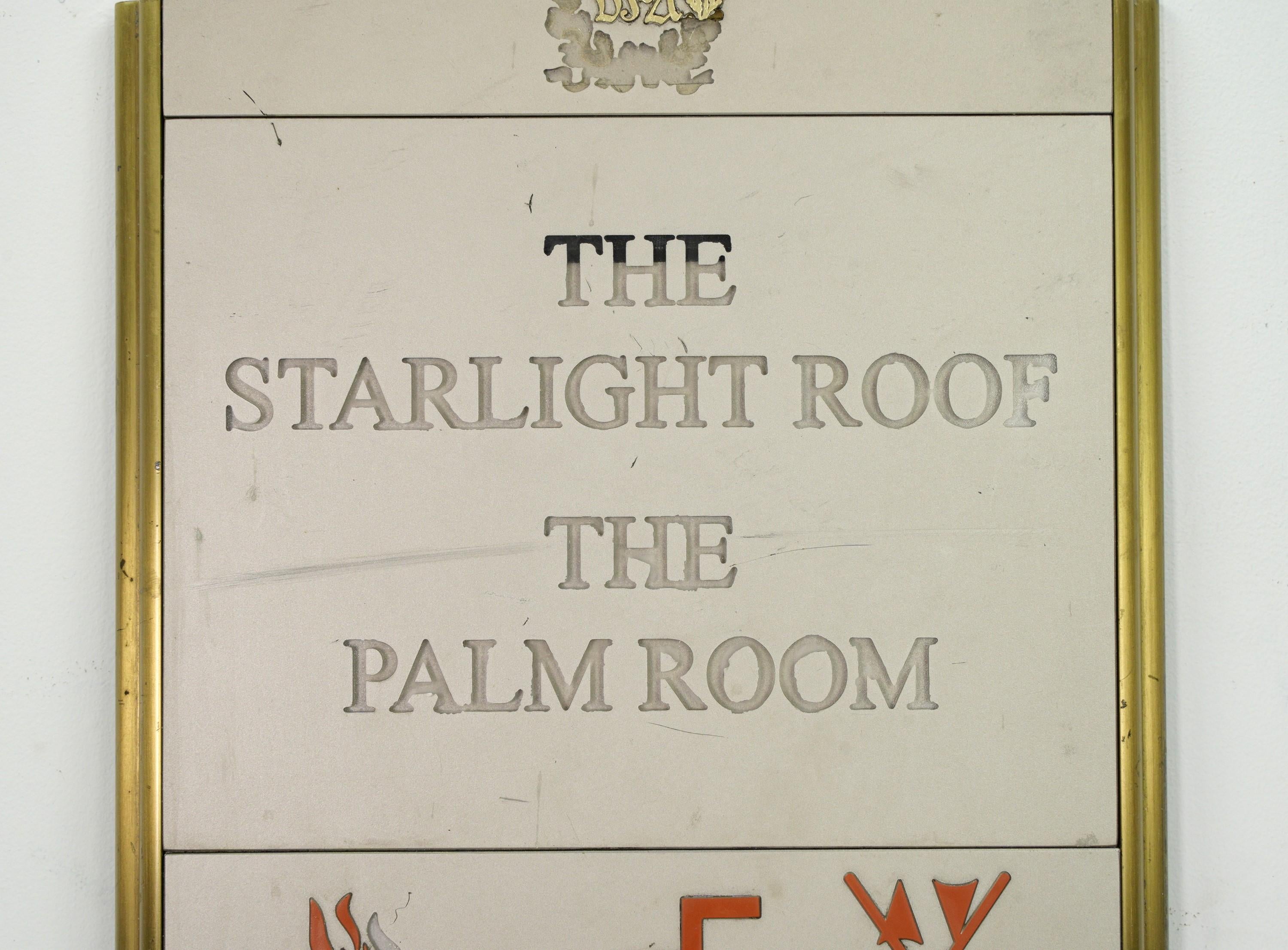 Laiton Panneau de sécurité de la cour d'incendie Waldorf Astoria Starlight Roof Palm Court en vente