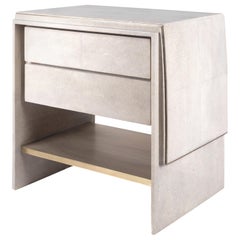 Mesilla de noche Waldorf de piel de raya crema y latón patinado bronce by R&Y Augousti