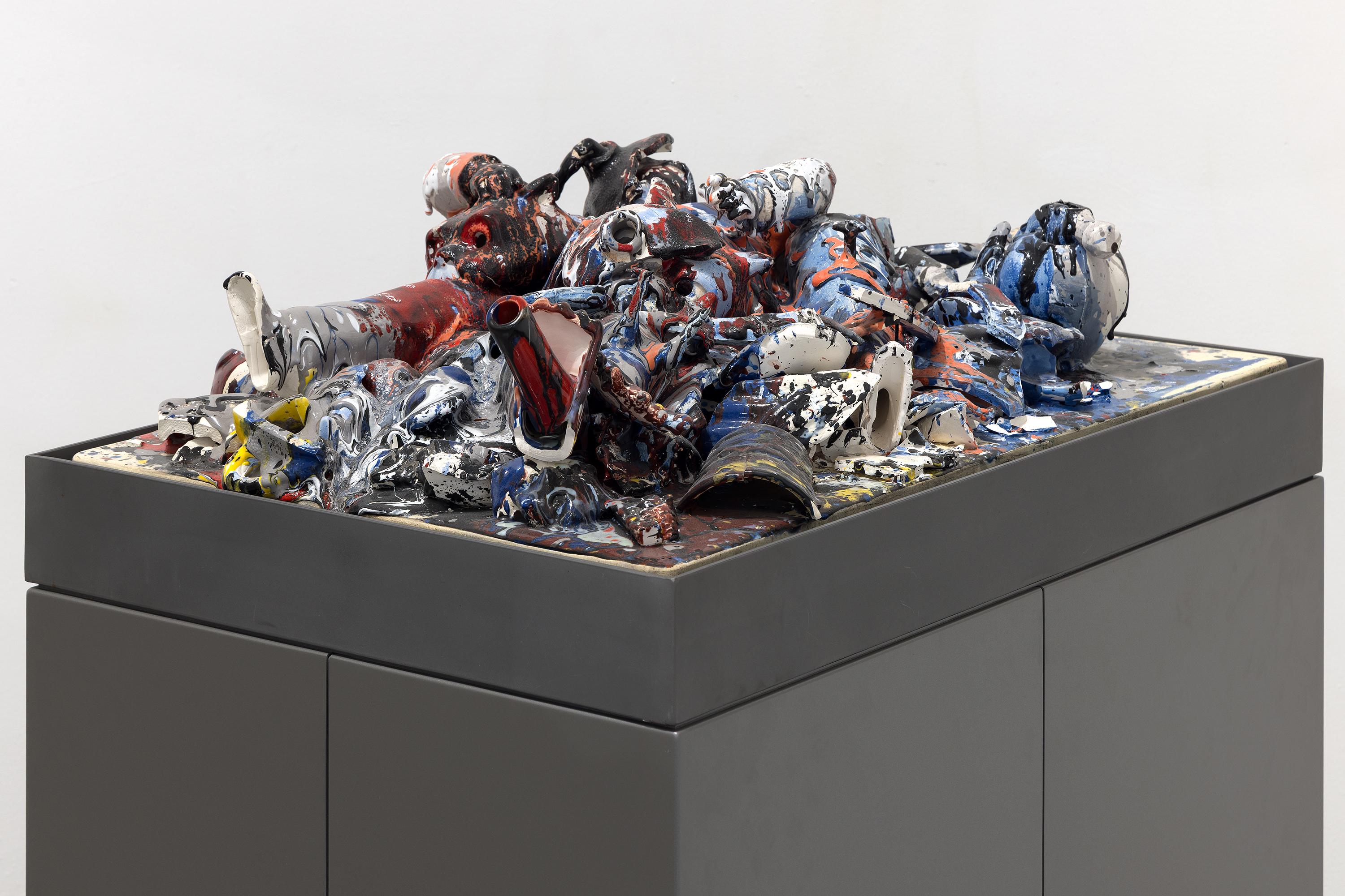 Los Caballos en la Conquista - Contemporary Sculpture by Walead Beshty