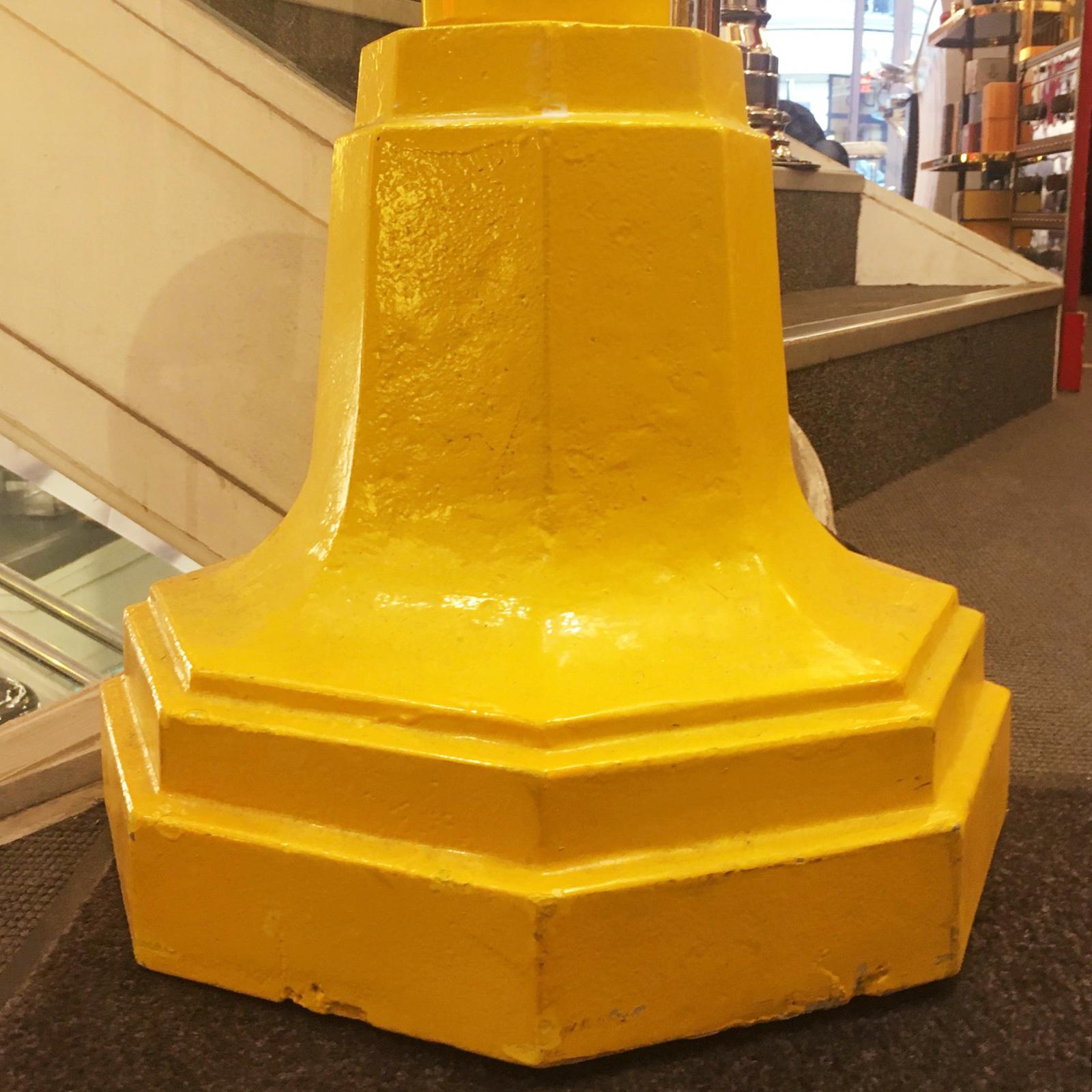 Walk Don't Walk Yellow Traffic Light In Excellent Condition For Sale In Paris, FR