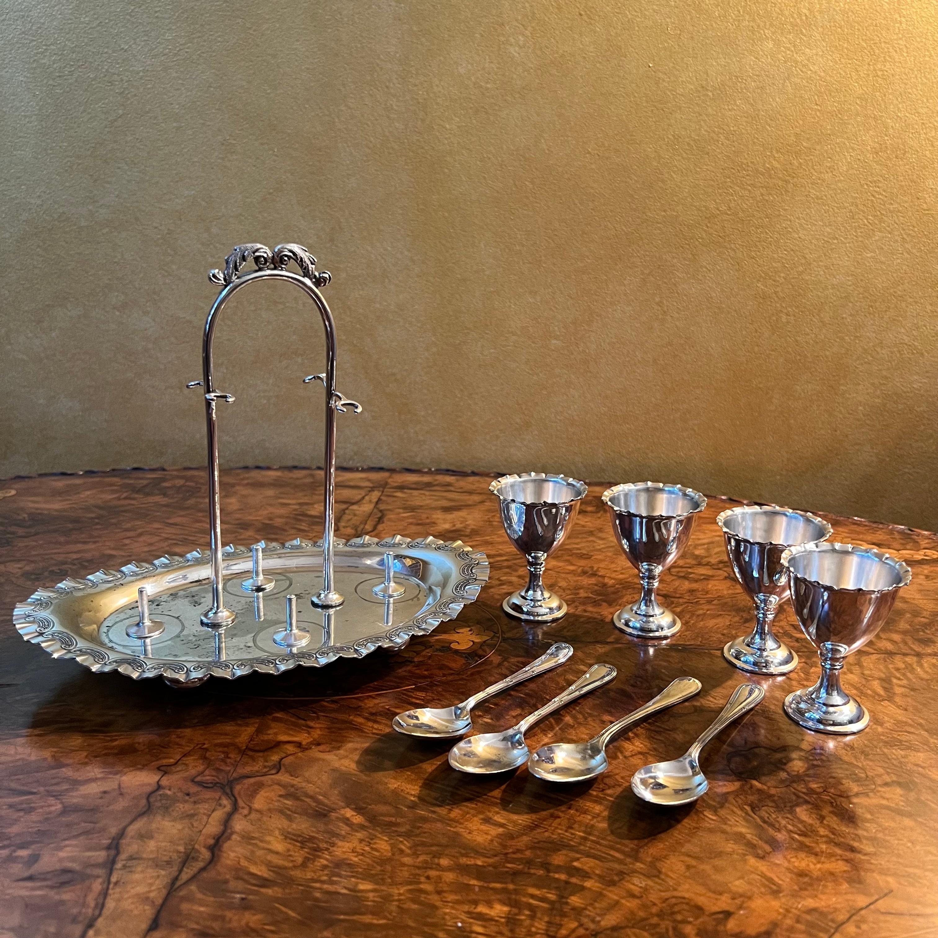 Walker And Hall Silver Plate Egg Cup Cruet for Four People In Good Condition For Sale In EDENSOR PARK, NSW
