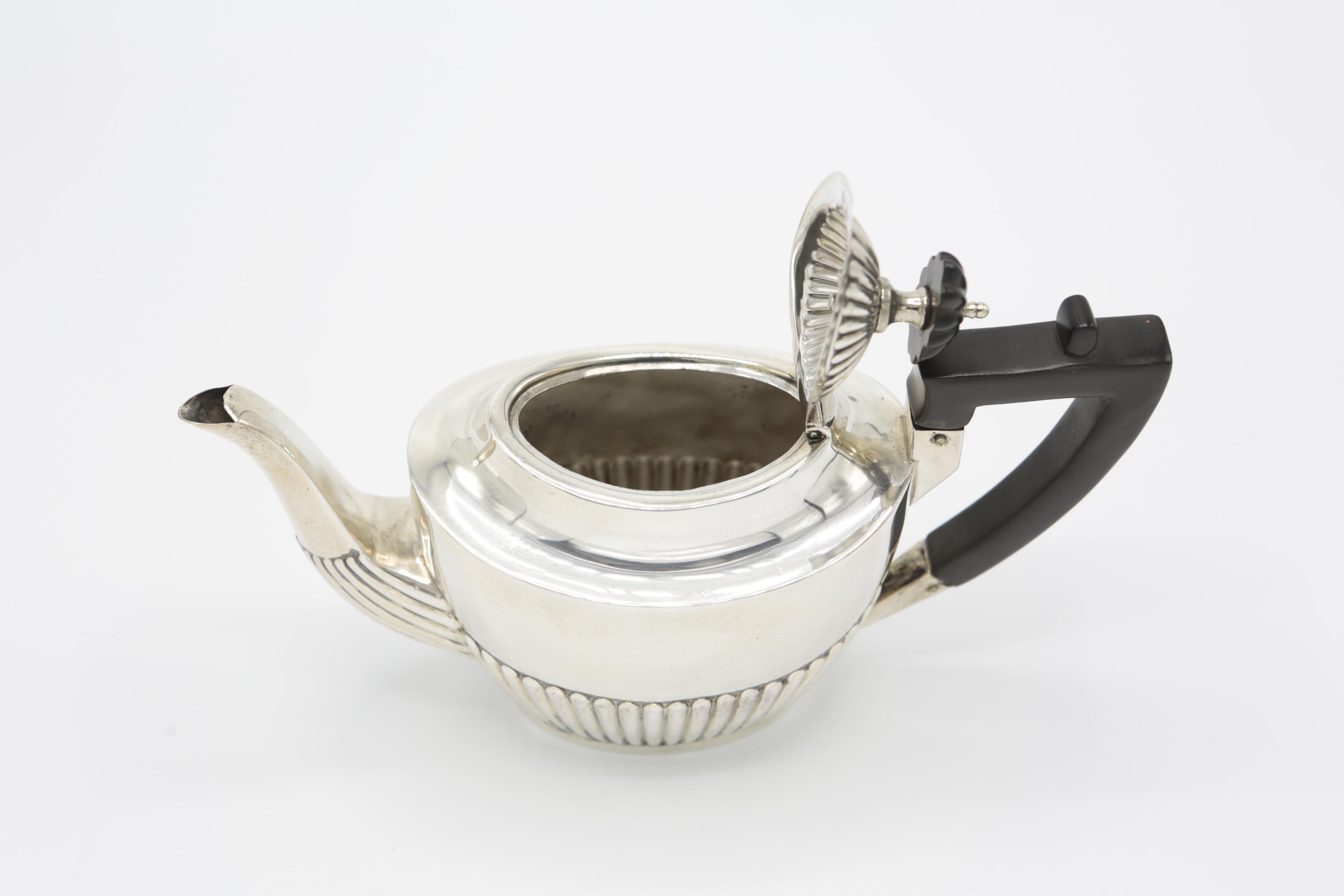 Walker and Hall Teapot 925/- Sterling Silver Sheffield, 1895 For Sale 4