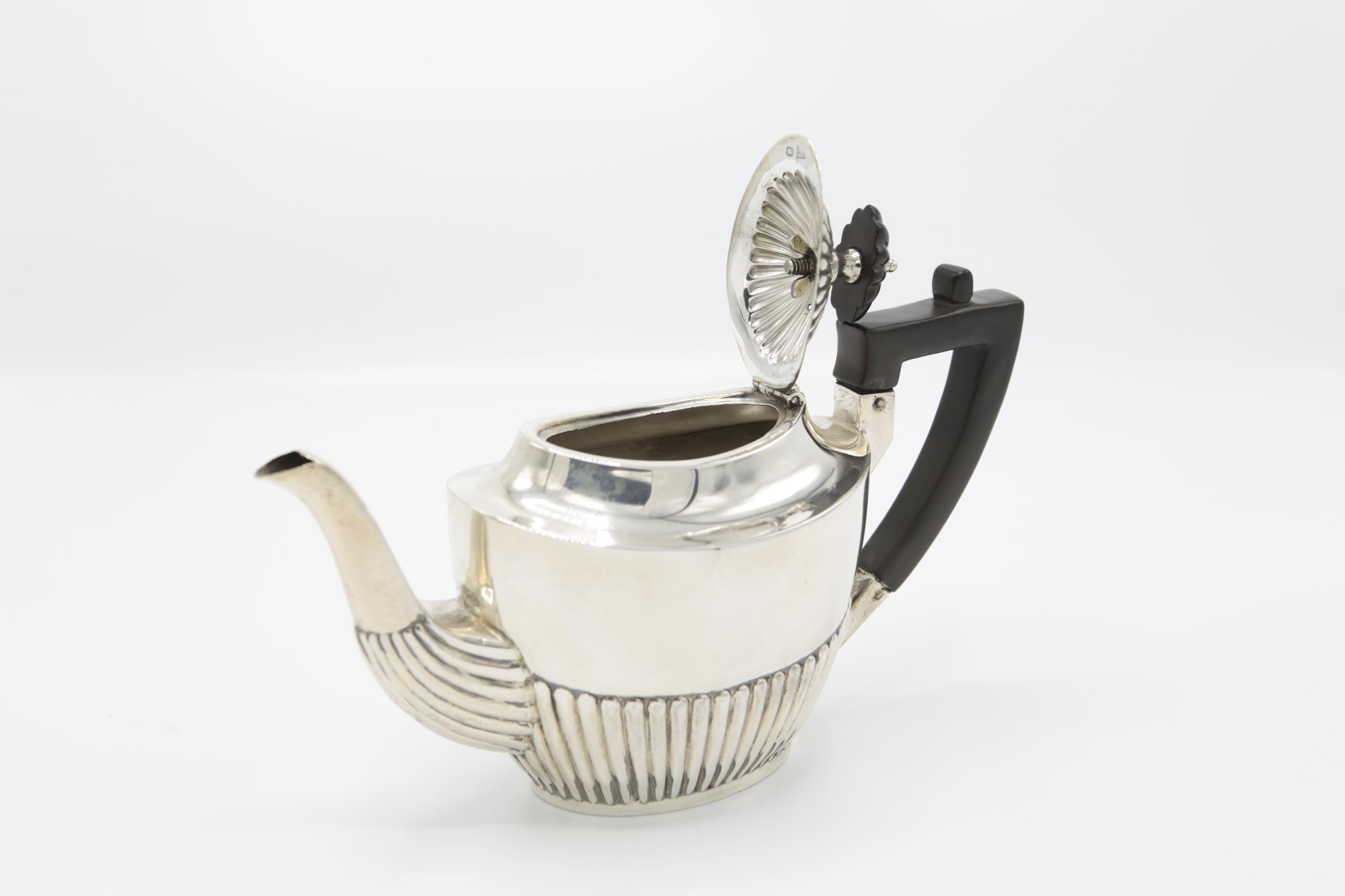 Walker and Hall Teapot 925/- Sterling Silver Sheffield, 1895 For Sale 2