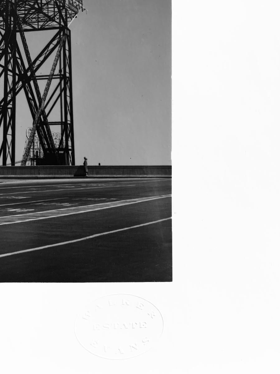 Eine Schwarz-Weiß-Fotografie, Pabst Blue Ribbon sign, Chicago, Illinois, 1946, von Walker Evans ist Blattgröße: 11,75