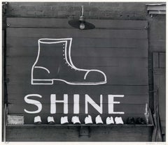 Panneau d'enseigne Shoeshine dans une ville du Sud
