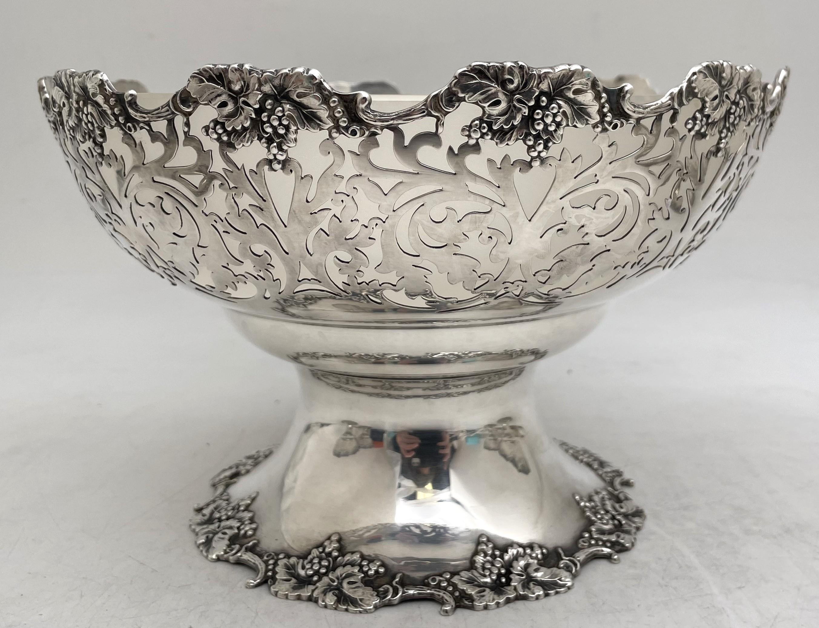 Walker & Hall, English sterling silver punch bowl set with original glass liners, made in Birmingham in 1930, with beautiful curvilinear pierced motifs and adorned with vine motifs on the rims, consisting of a punch bowl measuring 8 1/4'' in