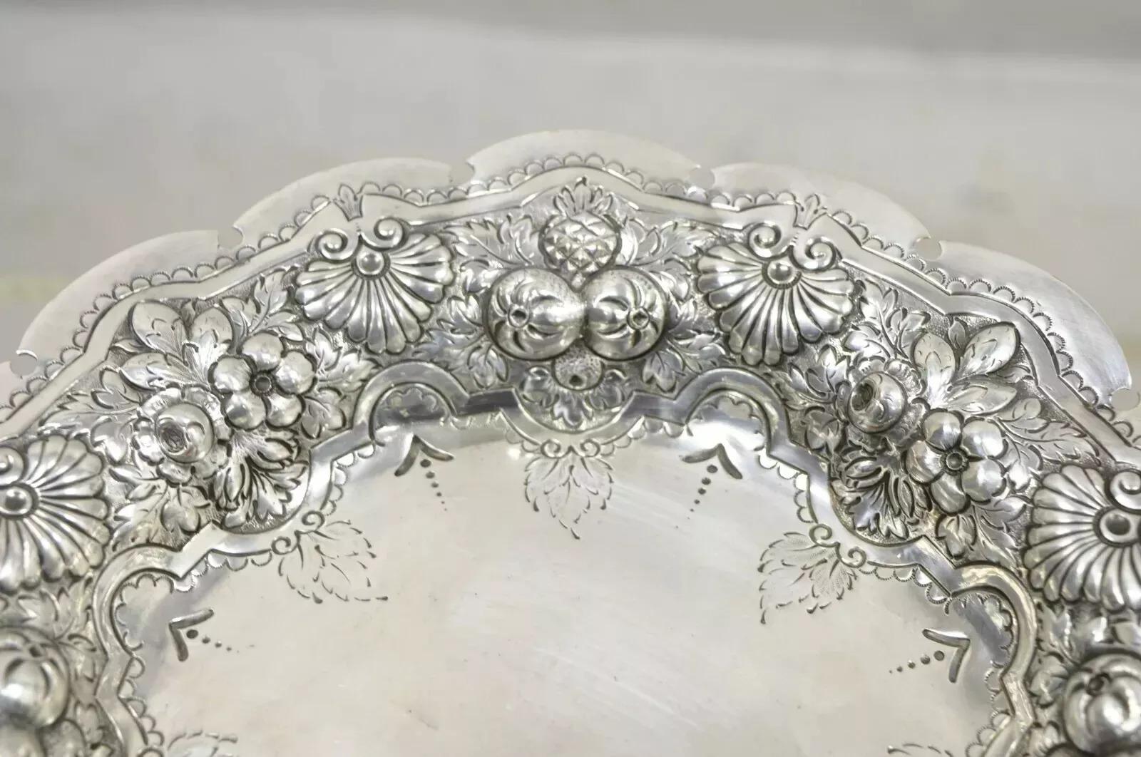 Walker & Hall Sheffield Silver Plated Regency Fruit Shell Compote Platter Stand In Good Condition For Sale In Philadelphia, PA