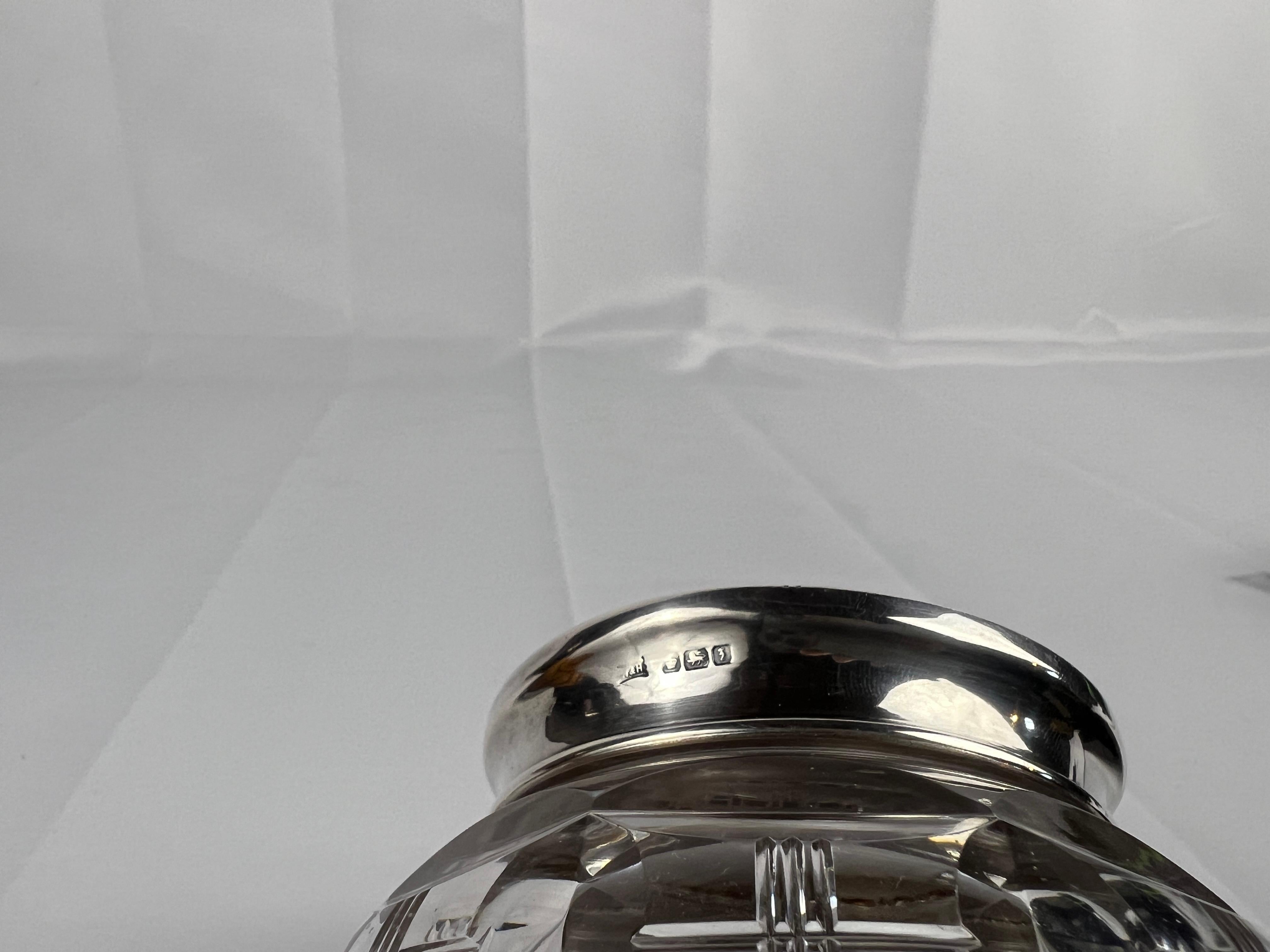 Walker & Hall Sheffield Sterling Silver & Cut Glass Vanity Jar Circa 1917 In Good Condition For Sale In Atlanta, GA