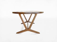 Mesa Walker, Mesa de comedor ovalada moderna con carpintería esculpida