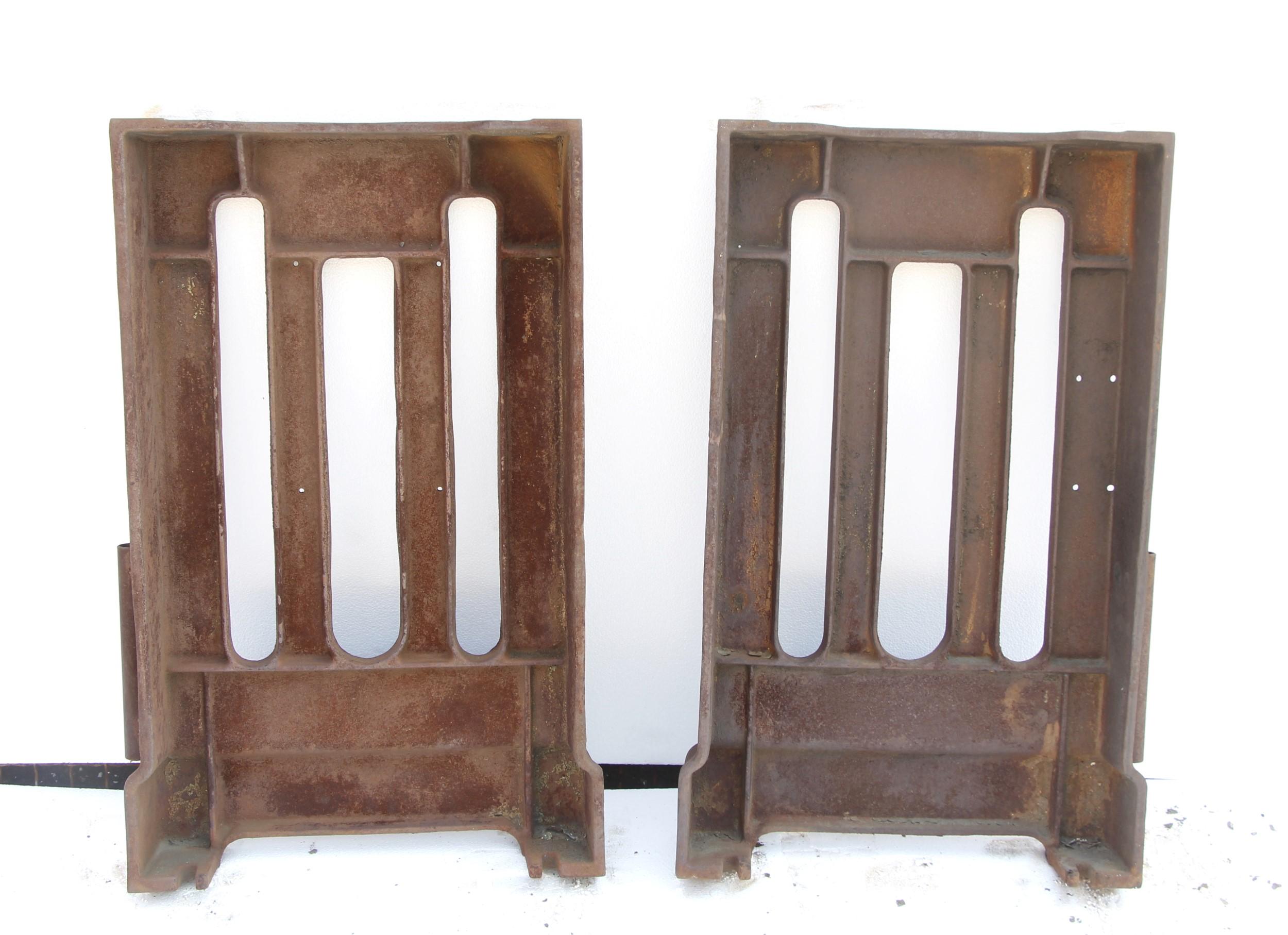 Walker Turner Industrial Cast Iron Machine Legs Art Deco Style Pair In Good Condition In New York, NY