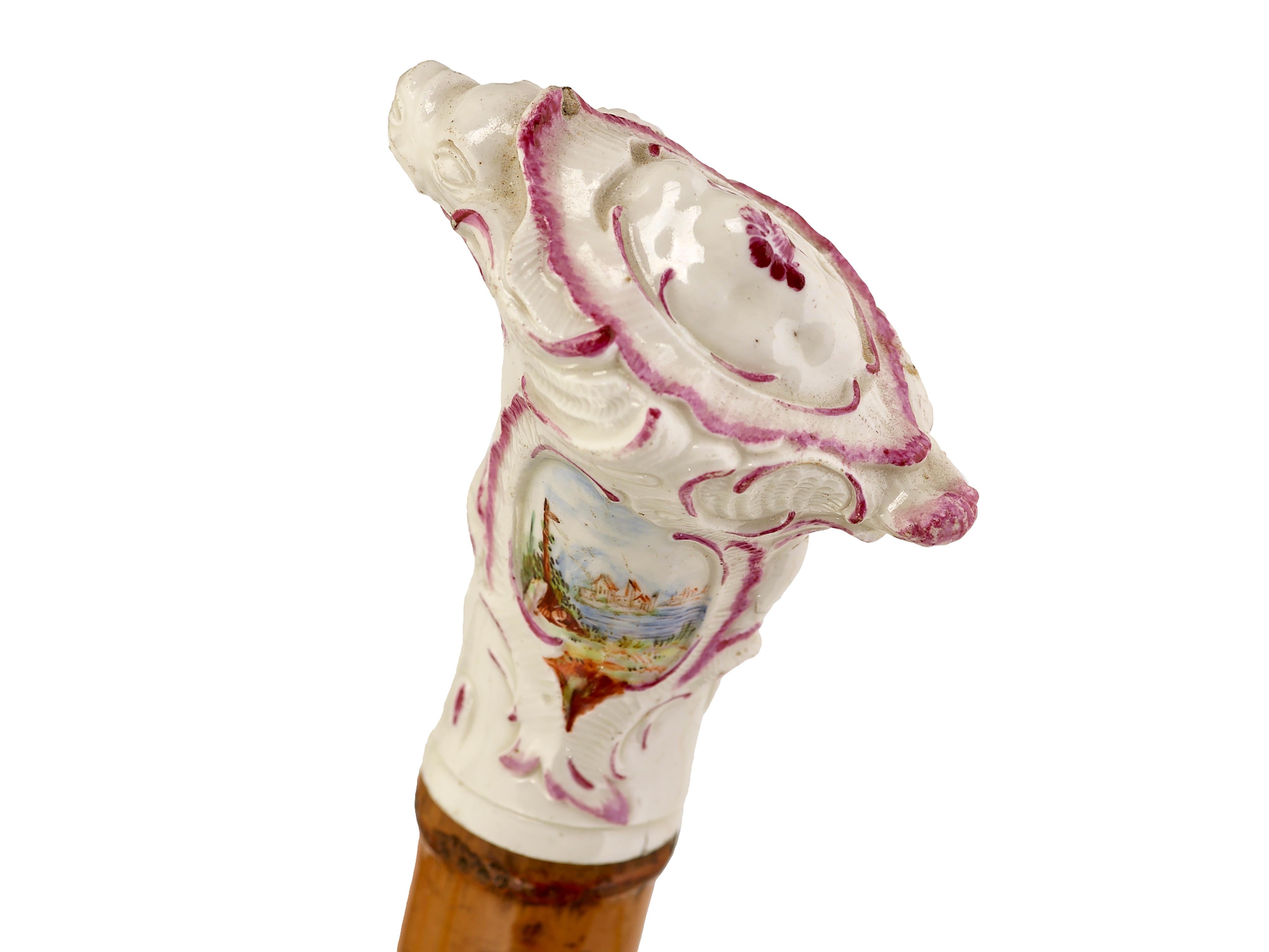 Walking cane with Meissen top depicting a  turtle In Good Condition For Sale In Woking, GB