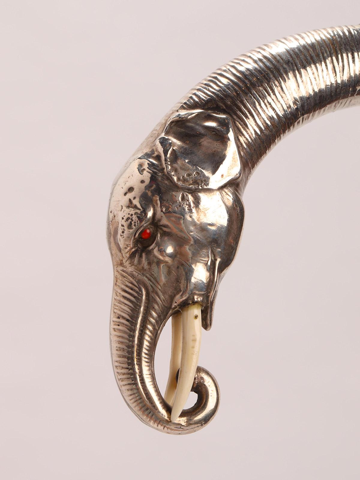 Argent Walking stick, poignée en argent représentant une tête d'éléphant, Allemagne 1890. en vente