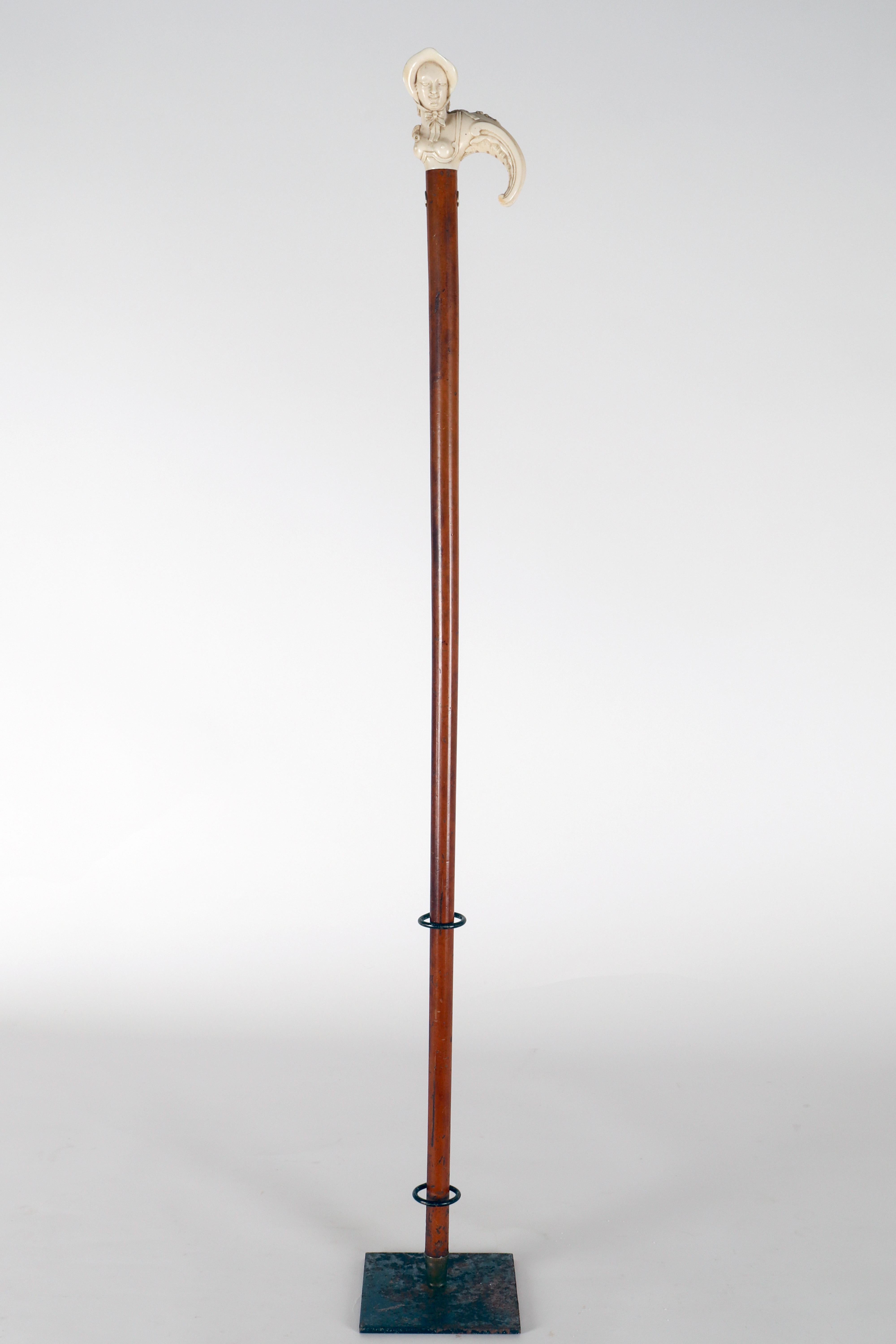 Bastón con marfil tallado que representa un busto femenino Alemania mediados del siglo XVIII en venta 8